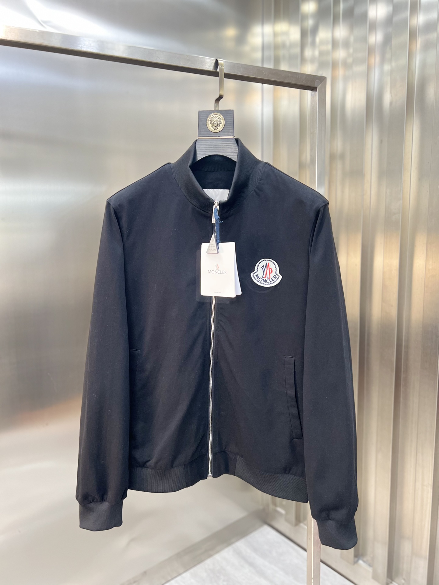 NO:571467,Moncler/Mongolian Mouth 2025 Autumn and Winter New Products Complete with Three Standards Jackets and Coats Good products need no introduction. Look at the details. Counter size M-XXXL /140 upper body L,,Moncler,jackets & coats,jackets & coats,alexander wang19860909Moncler/蒙口 2025秋冬新品 三标齐全 夹克外套 好货不用过多介绍 看细节 专柜码数 M-XXXL /140上身L,,Moncler,jackets & coats,jackets & coats,alexander wang,Men's clothing