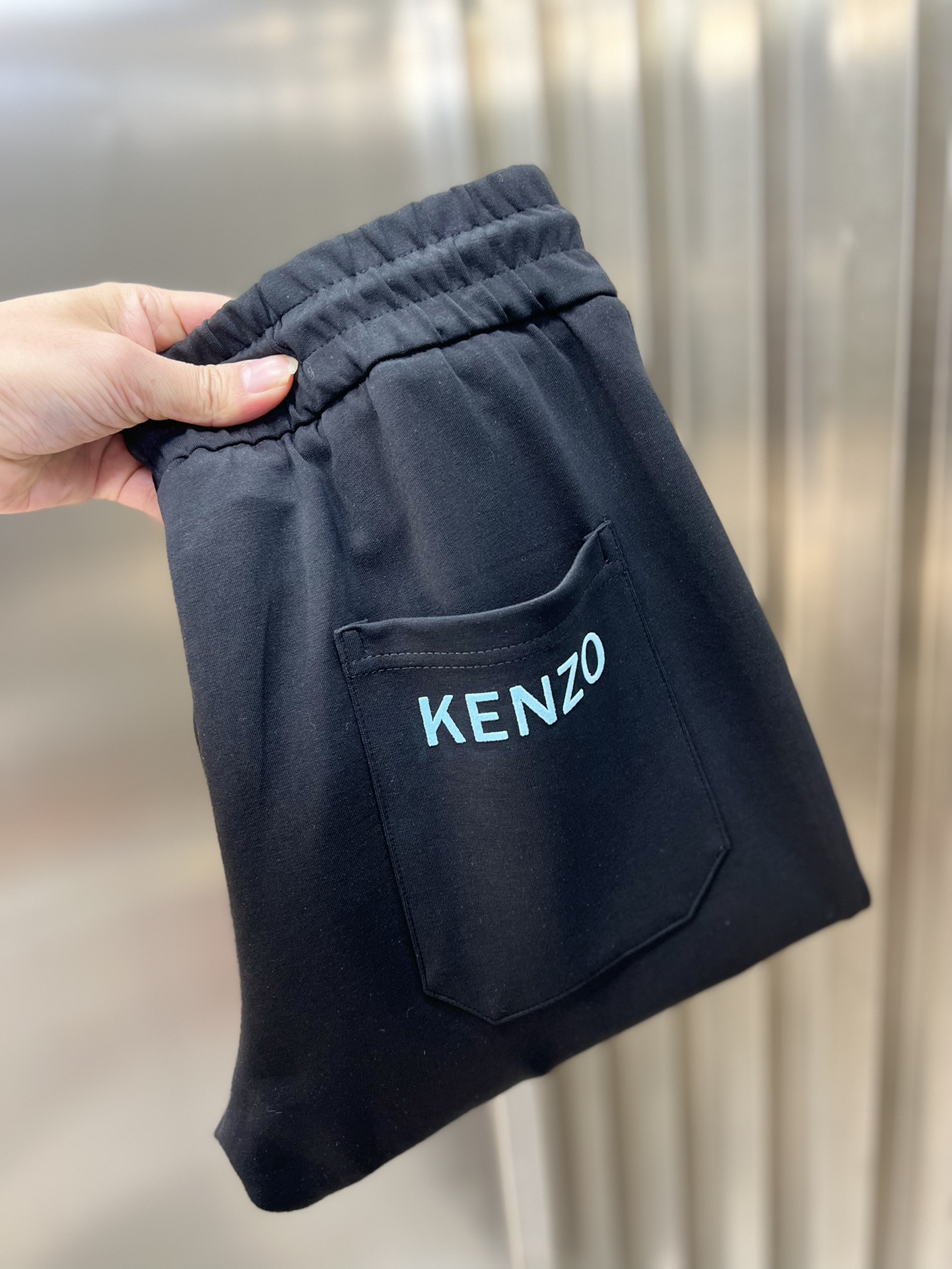 NO:539897,Kenzo 2025 autumn and winter new products, complete three standards, tiger head flocking craftsmanship, casual pants, good products, no need to introduce too much, look at the details, counter number M-XXXL /140 upper body L,,alexander wang19860909Kenzo 2025秋冬新品 三标齐全 虎头植绒工艺 休闲裤 好货不用过多介绍 看细节 专柜码数M-XXXL /140上身L,,alexander wang,Men's clothing
