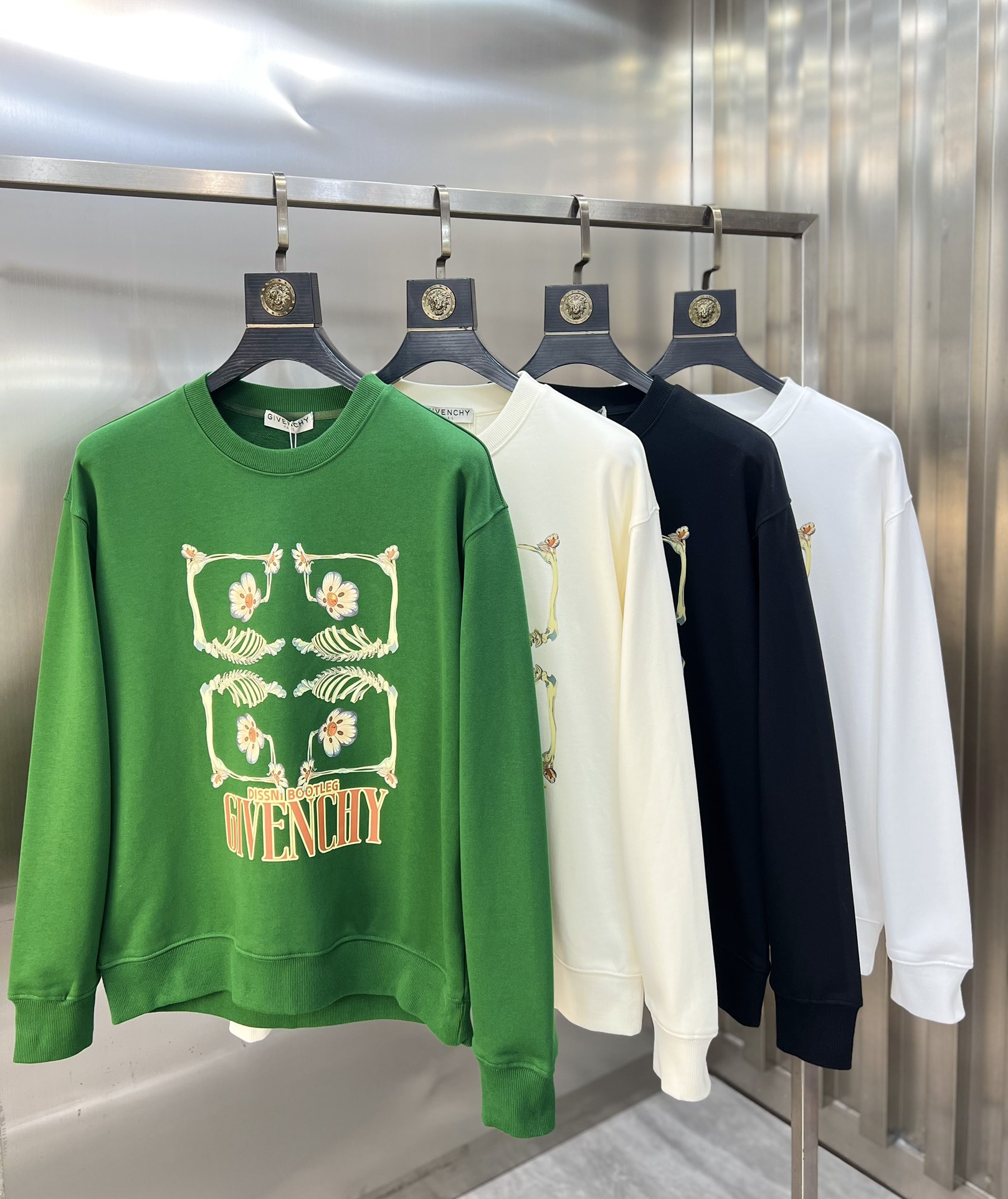 NO:550512,Give/Givenchy 2025 autumn and winter new products, complete three standards, round-neck pure cotton sweatshirts, no need to introduce too much good products, look at the details, counter code number M-XXXL /140 suggestions L, given, given, given, hoodie, sweatshirts, alexander wang19860909Give/纪梵希 2025秋冬新品 三标齐全 圆领纯棉卫衣 好货不用过多介绍 看细节 专柜码数 M-XXXL /140建议L,,givenchy,givenchy,hoodie,sweatshirts,alexander wang,Men's clothing