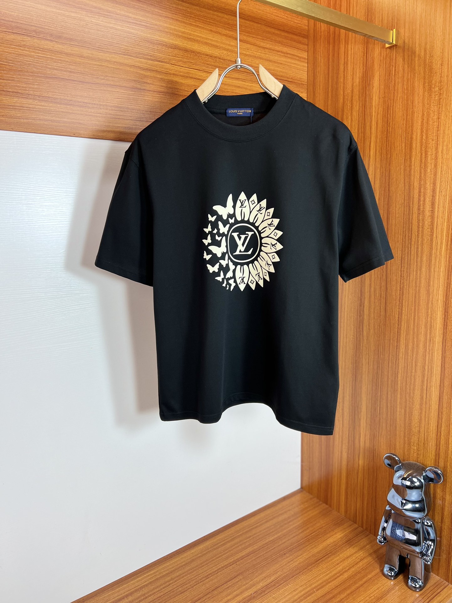 NO:415922,LV/Louis Vuitton 2025 Spring and Summer New Products, Three Standards, Round Neck Pure Cotton Short-Sleeve T-Shirts, Don’t need to introduce too much good products, look at the details, counter code M-XXXL /140 Suggestions, L, louis vuitton, louis vuitton, T-shirt,tees, t-shirt,alexander wang19860909LV/路易威登 2025春夏新品 三标齐全 圆领纯棉短袖T恤 好货不用过多介绍 看细节 专柜码数M-XXXL /140建议L,,louis vuitton,louis vuitton,T-shirt,tees，t-shirt,alexander wang,Men's clothing