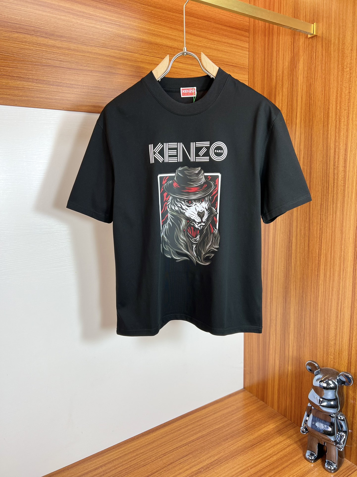 NO:423130,Kenzo 2025 spring and summer new product, complete three standards, round neck pure cotton short-sleeved T-shirt, no need to introduce too much good products, look at the details, counter code M-XXXL 175/suggestion L,, T-shirt,tees, t-shirt,alexander wang19860909Kenzo 2025春夏新品 三标齐全 圆领纯棉短袖T恤 好货不用过多介绍 看细节 专柜码数M-XXXL 175/建议L,,T-shirt,tees，t-shirt,alexander wang,Men's clothing