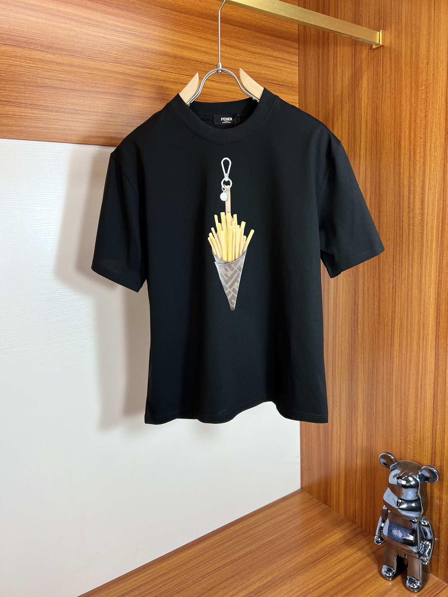 NO:465643,Fendi/Fendi 2025 spring and summer new product, complete three standards, round neck pure cotton short-sleeved T-shirt, don’t need to introduce too much good products, look at the details, counter code M-XXXL / Suggestions, fendi, fendi, T-shirt, tees, t-shirt, alexander wang19860909Fendi/芬迪 2025春夏新品 三标齐全 圆领纯棉短袖T恤 好货不用过多介绍 看细节 专柜码数M-XXXL /建议L,,fendi,fendi,T-shirt,tees，t-shirt,alexander wang,Men's clothing