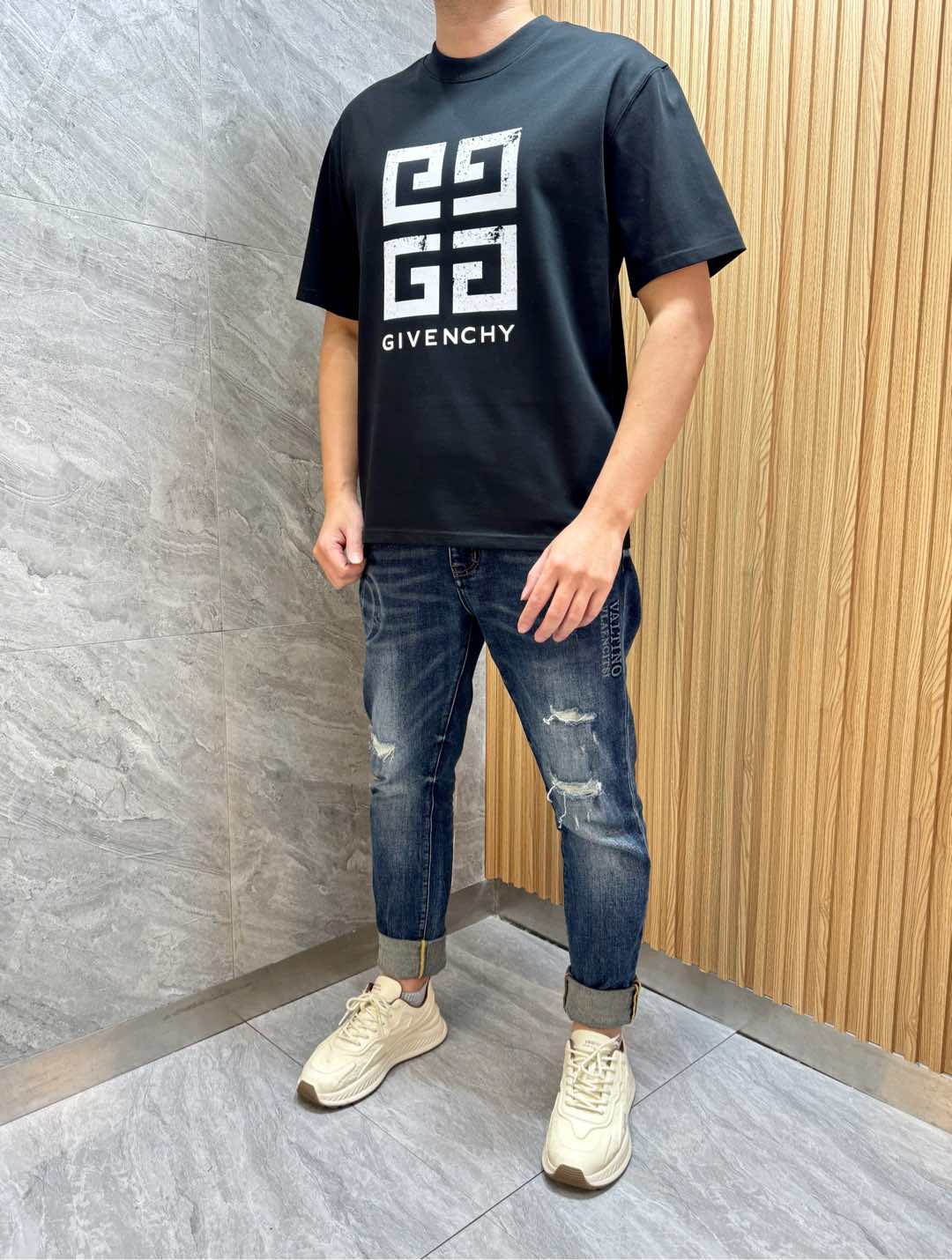 NO:437741,Givenchy 2025 Spring and Summer New Products, Complete Three Standards, Round Neck Pure Cotton Short-Sleeve T-shirts, Don’t need to introduce too much good products, look at the details, Counter Code M-XXXL / Suggestions, given, given, given, T-shirt, tees, t-shirt, alexander wang19860909give/纪梵希 2025春夏新品 三标齐全 圆领纯棉短袖T恤 好货不用过多介绍 看细节 专柜码数M-XXXL /建议L,,givenchy,givenchy,T-shirt,tees，t-shirt,alexander wang,Men's clothing