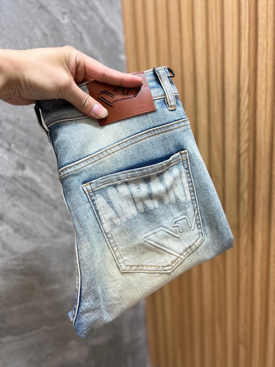 NO:127977,Armani/Armani 2025 spring and summer new products, complete three standards, jeans, good products, don't need to be introduced too much, look at the details, counter number 29-38 / 140 upper body 32,,armani,armani,jeans,alexander wang19860909Armani/阿玛尼 2025春夏新品 三标齐全 牛仔裤 好货不用过多介绍 看细节 专柜码数29-38 /140上身32码,,armani,armani,jeans,alexander wang,Men's clothing