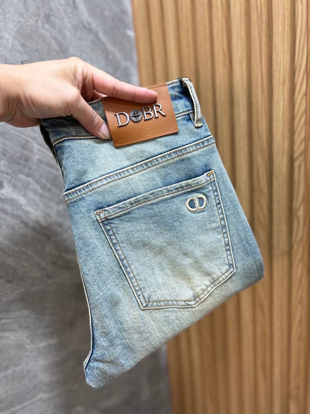 NO:127978,Dior/Dior 2025 spring and summer new products, complete three standards, jeans, good products, don’t need to be introduced too much, look at the details, counter number 29-38 / 140 upper body 32 digits,,dior,dior,jeans,alexander wang19860909Dior/迪奥 2025春夏新品 三标齐全 牛仔裤 好货不用过多介绍 看细节 专柜码数29-38 /140上身32码 ,,,dior,dior,jeans,alexander wang,Men's clothing