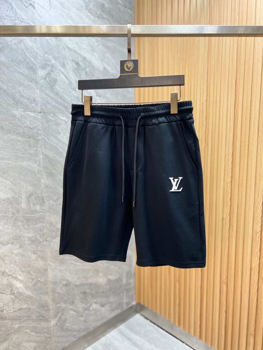 NO:156097,LV/Louis Vuitton 2025 Spring and Summer New Products, Complete Three Standards, Elastic Five-Critical Pants and Shorts, Don’t need to introduce too much good products, look at the details, Counter code M-XXXL / Upper body suggestions L,,louis vuitton,louis vuitton,shorts,alexander wang19860909LV/路易威登 2025春夏新品 三标齐全 松紧带五分休闲裤短裤 好货不用过多介绍 看细节 专柜码数M-XXXL /上身建议L,,louis vuitton,louis vuitton,shorts,alexander wang,Men's clothing