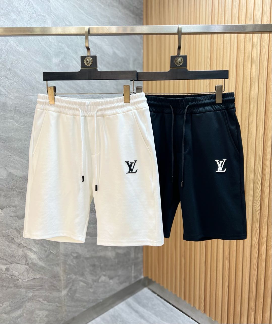 NO:441601,LV/Louis Vuitton Spring and summer new products, complete three-standard elastic five-point casual pants and shorts. Don’t need to introduce too much good products. Look at the details. Counter code M-XXXL 175/Upper body suggestions L,,louis vuitton,louis vuitton,shorts,alexander wang19860909LV/路易威登 春夏新品 三标齐全 松紧带五分休闲裤短裤 好货不用过多介绍 看细节 专柜码数M-XXXL 175/上身建议L,,louis vuitton,louis vuitton,shorts,alexander wang,Men's clothing
