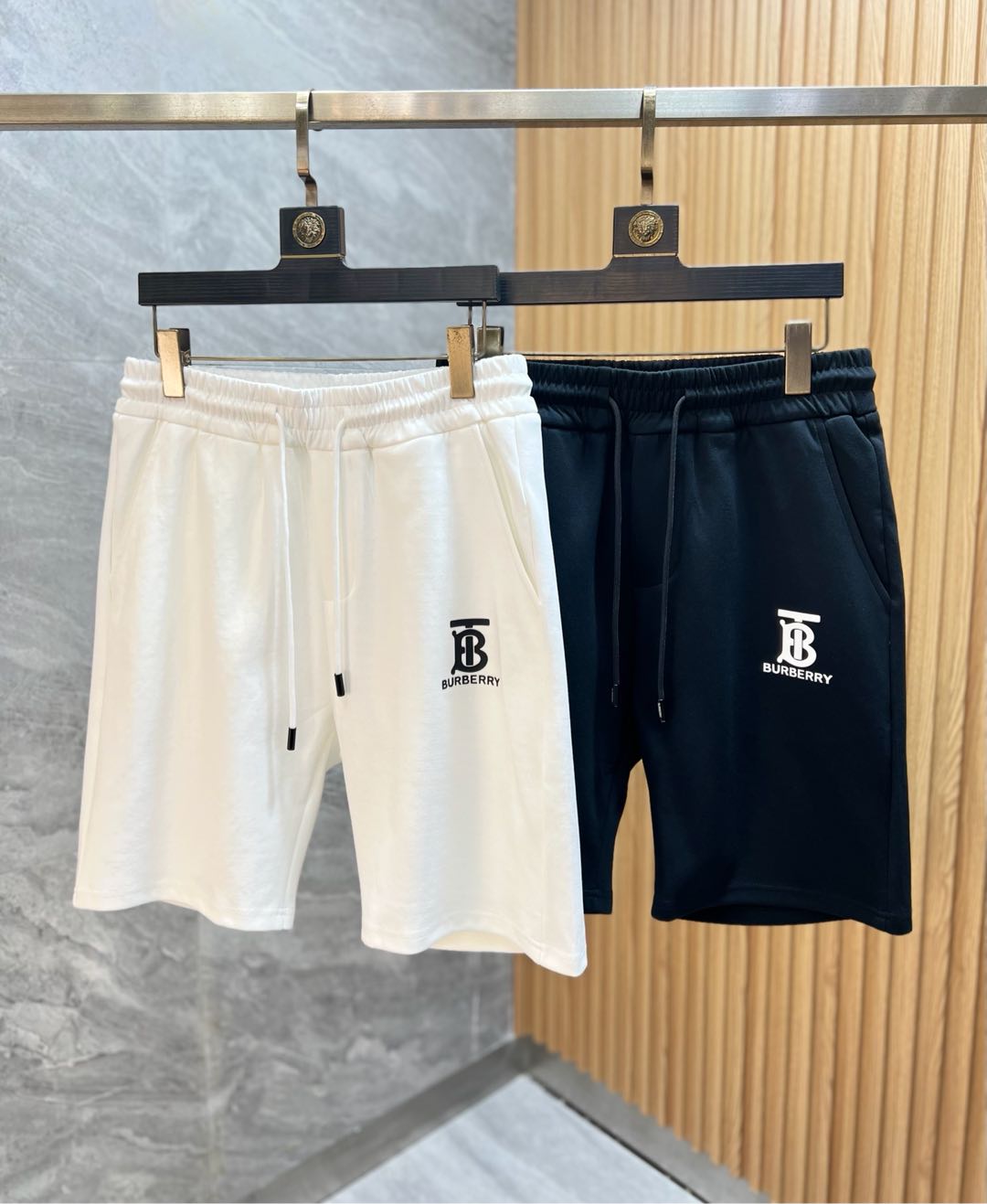 NO:441540,Burberry/Burberry New Spring and Summer Products Complete Three Standards Elastic Five-point Casual Pants and Shorts Don't need to introduce too much Good products See details Counter code M-XXXL 175/Upper body suggestions L, burberry, burberry, shorts, alexander wang19860909Burberry/巴宝莉 春夏新品 三标齐全 松紧带五分休闲裤短裤 好货不用过多介绍 看细节 专柜码数M-XXXL 175/上身建议L,,burberry,burberry,shorts,alexander wang,Men's clothing