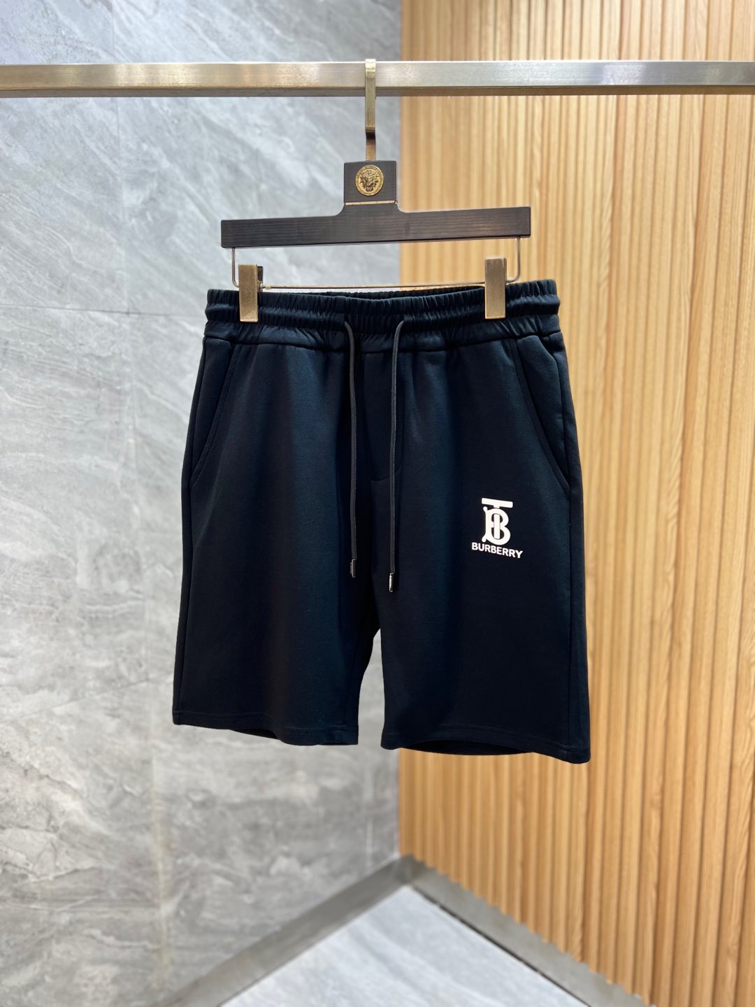 NO:156087,Burberry/Burberry 2025 spring and summer new product, complete three standards, elastic five-point casual pants and shorts, good products do not need to be introduced too much, look at the details, counter number M-XXXL / upper body suggestions L, burberry, burberry, shorts, alexander wang19860909Burberry/巴宝莉 2025春夏新品 三标齐全 松紧带五分休闲裤短裤 好货不用过多介绍 看细节 专柜码数M-XXXL /上身建议L,,burberry,burberry,shorts,alexander wang,Men's clothing