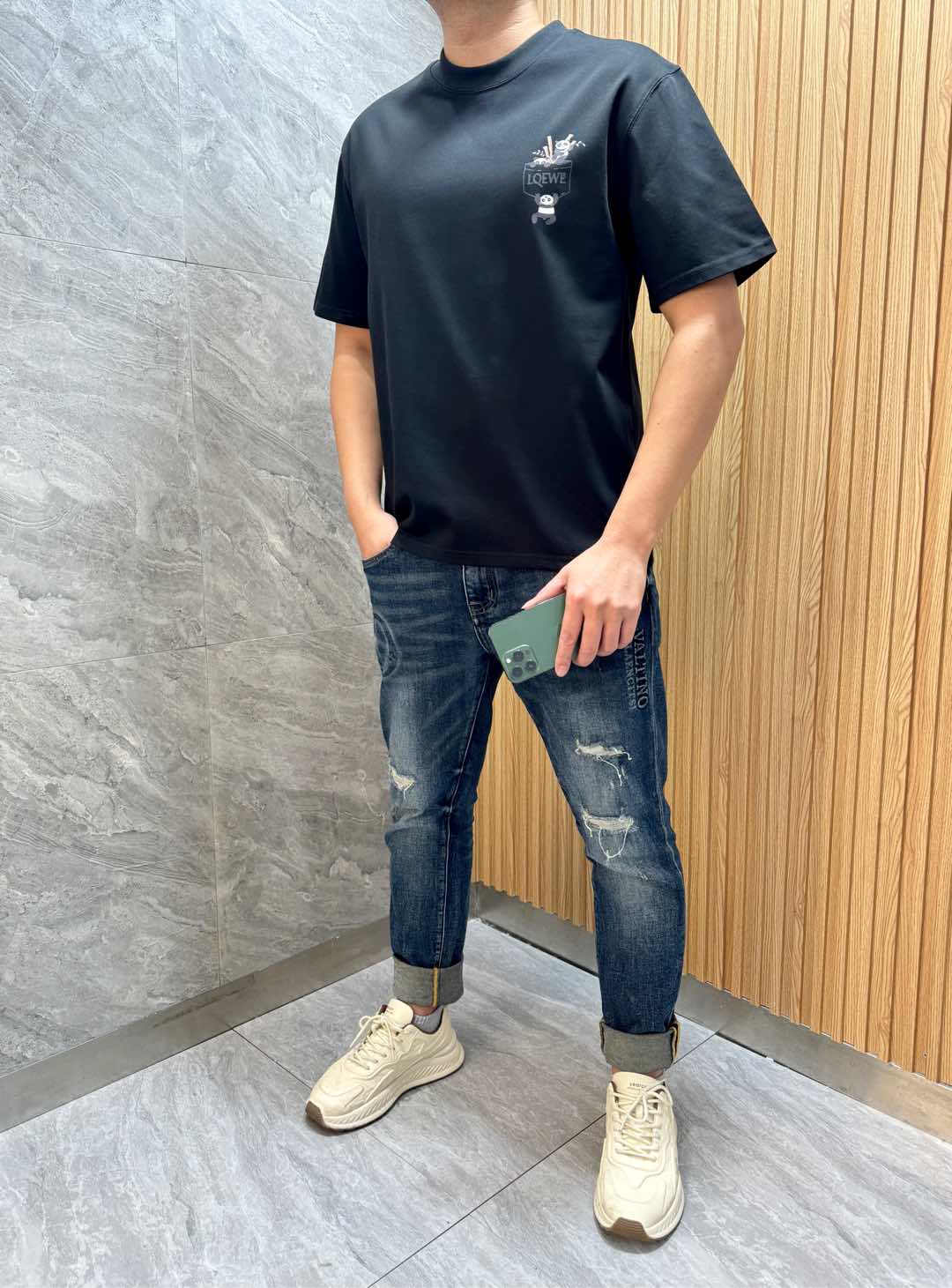 NO:437754,Loewe/Luo Yiwei 2025 spring and summer new product, complete three standards, round neck pure cotton short-sleeved T-shirt, don’t need to introduce too much good products, look at the details, counter code M-XXXL / Suggestions,,loewe,loewe,T-shirt,tees,t-shirt,alexander wang19860909Loewe/罗意威 2025春夏新品 三标齐全 圆领纯棉短袖T恤 好货不用过多介绍 看细节 专柜码数M-XXXL /建议L,,loewe,loewe,T-shirt,tees，t-shirt,alexander wang,Men's clothing