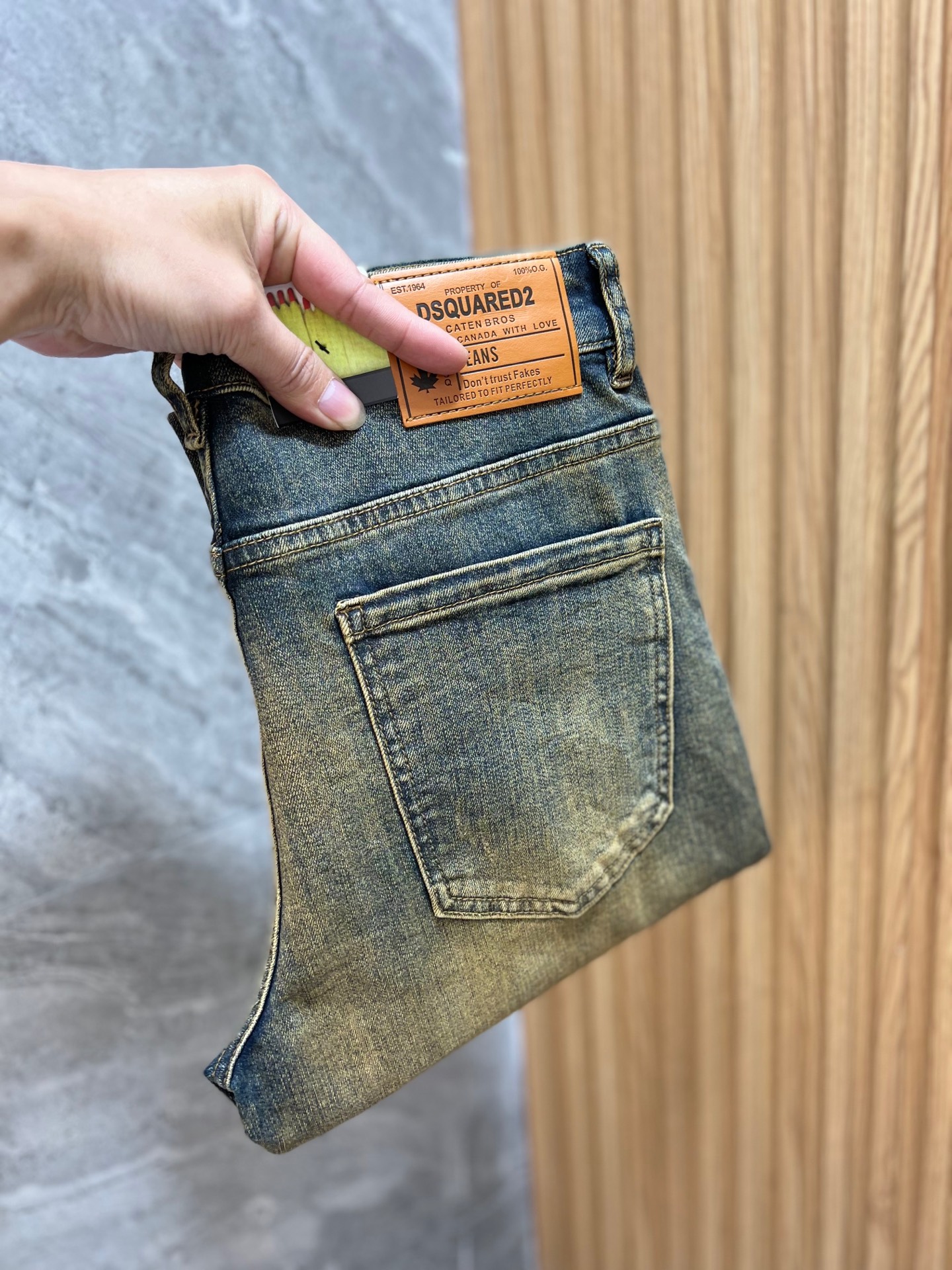 NO:127983,DQ2 2025 autumn and winter new products, complete three standards, jeans, good products, don't need to be introduced too much, look at the details, counter number 29-38 / 140 upper body 32, jeans, alexander wang19860909DQ2 2025秋冬新品 三标齐全 牛仔裤 好货不用过多介绍 看细节 专柜码数29-38 /140上身32码,,jeans,alexander wang,Men's clothing