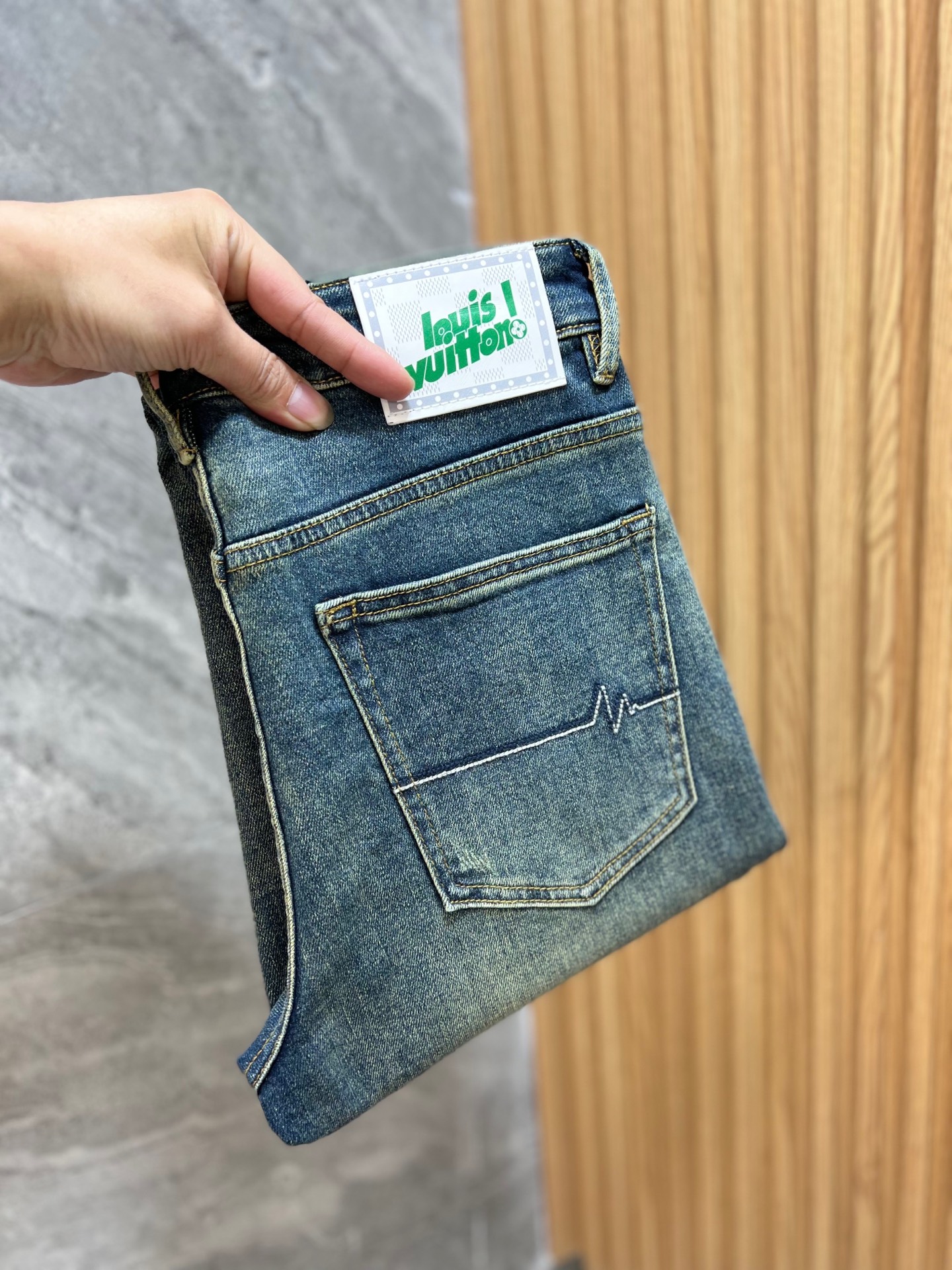 NO:127986,LV/Louis Vuitton 2025 autumn and winter new products, complete three standards, jeans, good products, don't need to be introduced too much, look at the details, counter number 29-38 / 140 upper body 32,,louis vuitton,louis vuitton,jeans,alexander wang19860909LV/路易威登 2025秋冬新品 三标齐全 牛仔裤 好货不用过多介绍 看细节 专柜码数29-38 /140上身32码,,louis vuitton,louis vuitton,jeans,alexander wang,Men's clothing