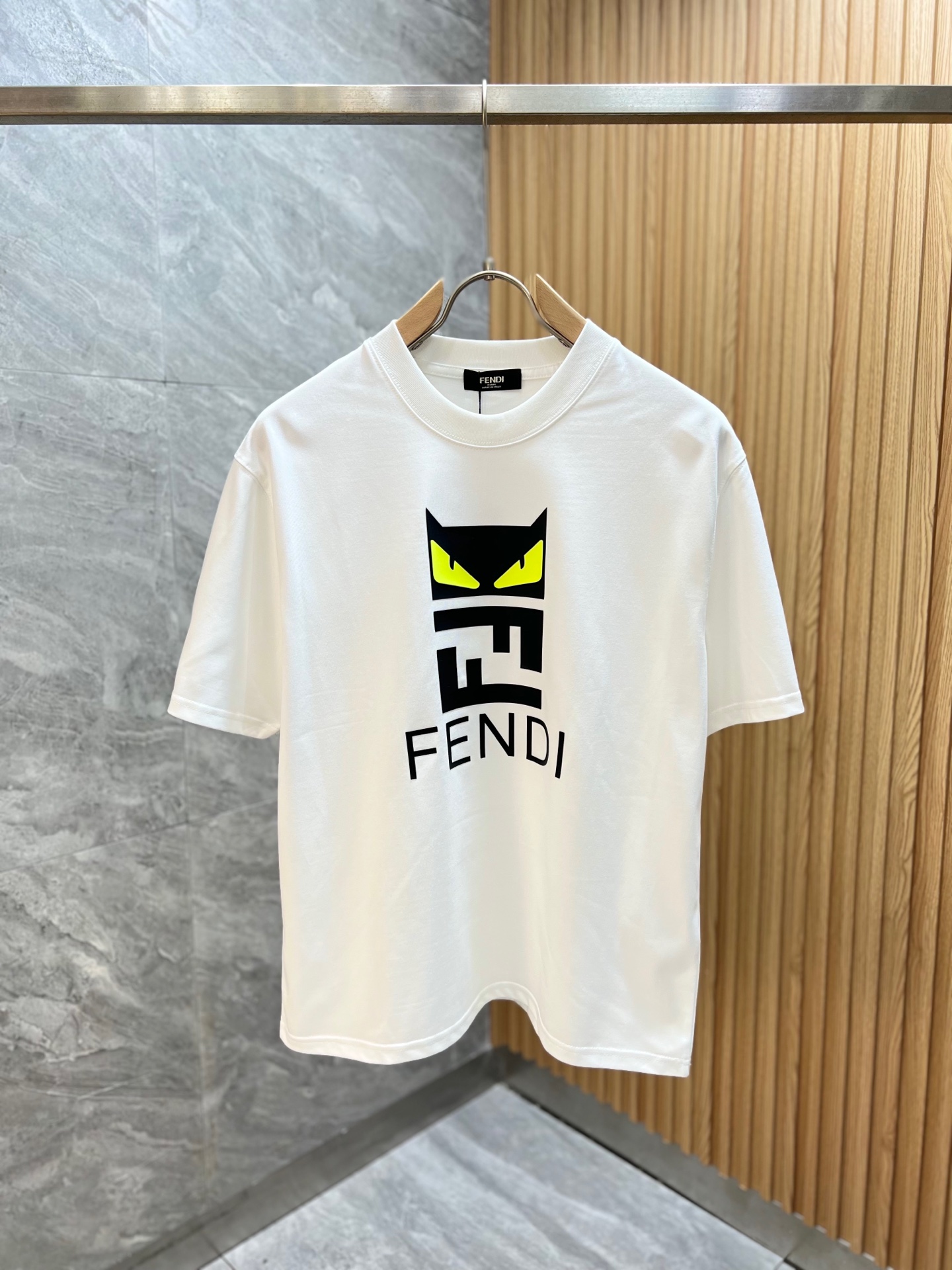NO:469088,Fendi/Fendi 2025 spring and summer new product, complete three standards, 260g round neck pure cotton short-sleeved T-shirt, good products do not need to be introduced too much, look at the details, counter code M-XXXL 175/Suggestions,,fendi,fendi,T-shirt,tees,t-shirt,alexander wang19860909Fendi/芬迪 2025春夏新品 三标齐全 260克圆领纯棉短袖T恤 好货不用过多介绍 看细节 专柜码数M-XXXL 175/建议L,,fendi,fendi,T-shirt,tees，t-shirt,alexander wang,Men's clothing