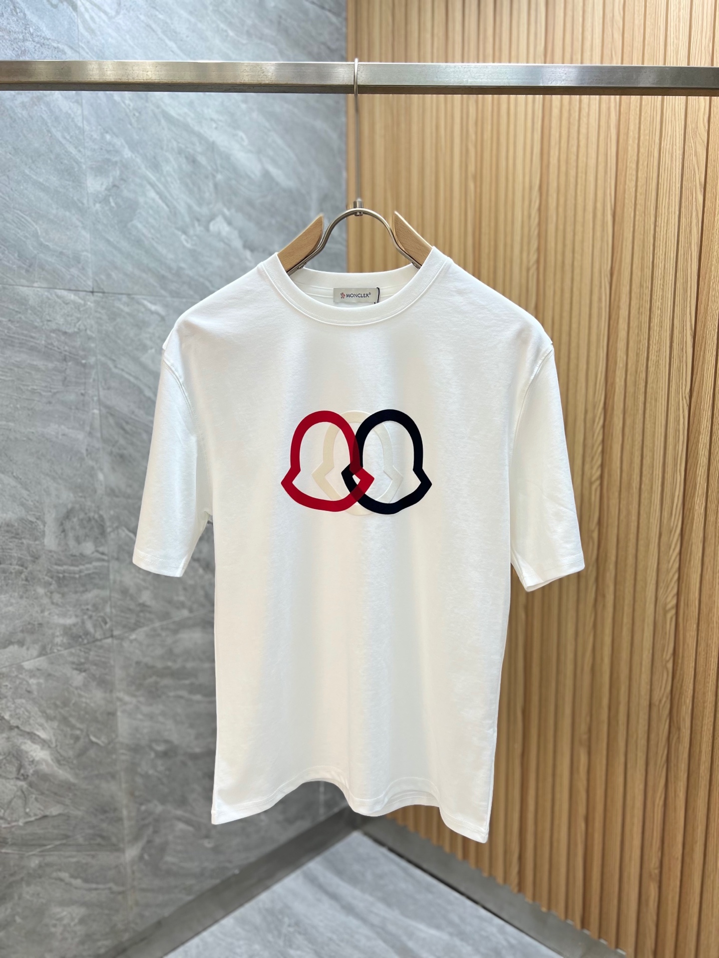 NO:137467,Moncler/Shirt 2025 Spring and Summer New Products, Complete Three Standards, Mercerized Cotton Short-sleeved T-shirts, Good Products Don't Be Over-Introduction, Look at the Details, Counter Codes M-XXXL 175/140 Suggestions, christian louboutin, Moncler, T-shirt, tees, t-shirt, alexander wang19860909Moncler/蒙口 2025春夏新品 三标齐全 丝光棉 短袖T恤 好货不用过多介绍 看细节 专柜码数M-XXXL 175/140建议L,,christian louboutin,Moncler,T-shirt,tees，t-shirt,alexander wang,Men's clothing