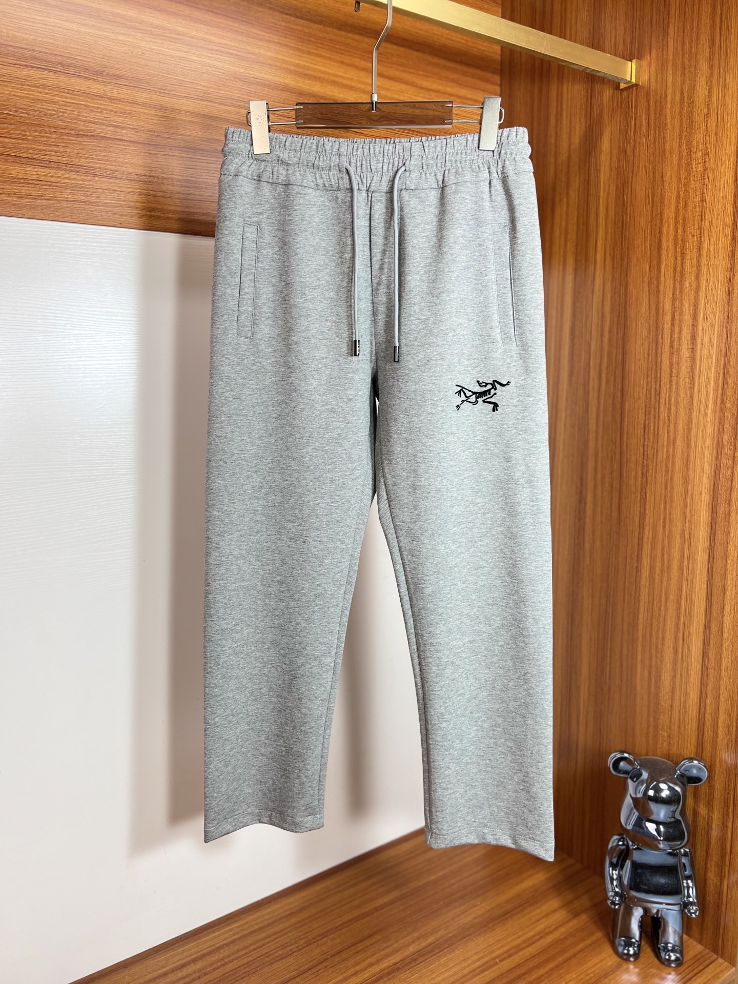 NO:548940,Arc/Architecture Bird 2025 Spring and Summer New Products, Complete Three Standards, Elastic Pants, Casual Pants, Don’t need to introduce too much good products, look at the details, Counter code M-XXXL /140 upper body L, arc'teryx, alexander wang19860909Arc/始祖鸟 2025春夏新品 三标齐全 松紧裤 休闲裤 好货不用过多介绍 看细节 专柜码数M-XXXL /140上身L,arc'teryx,alexander wang,Men's clothing
