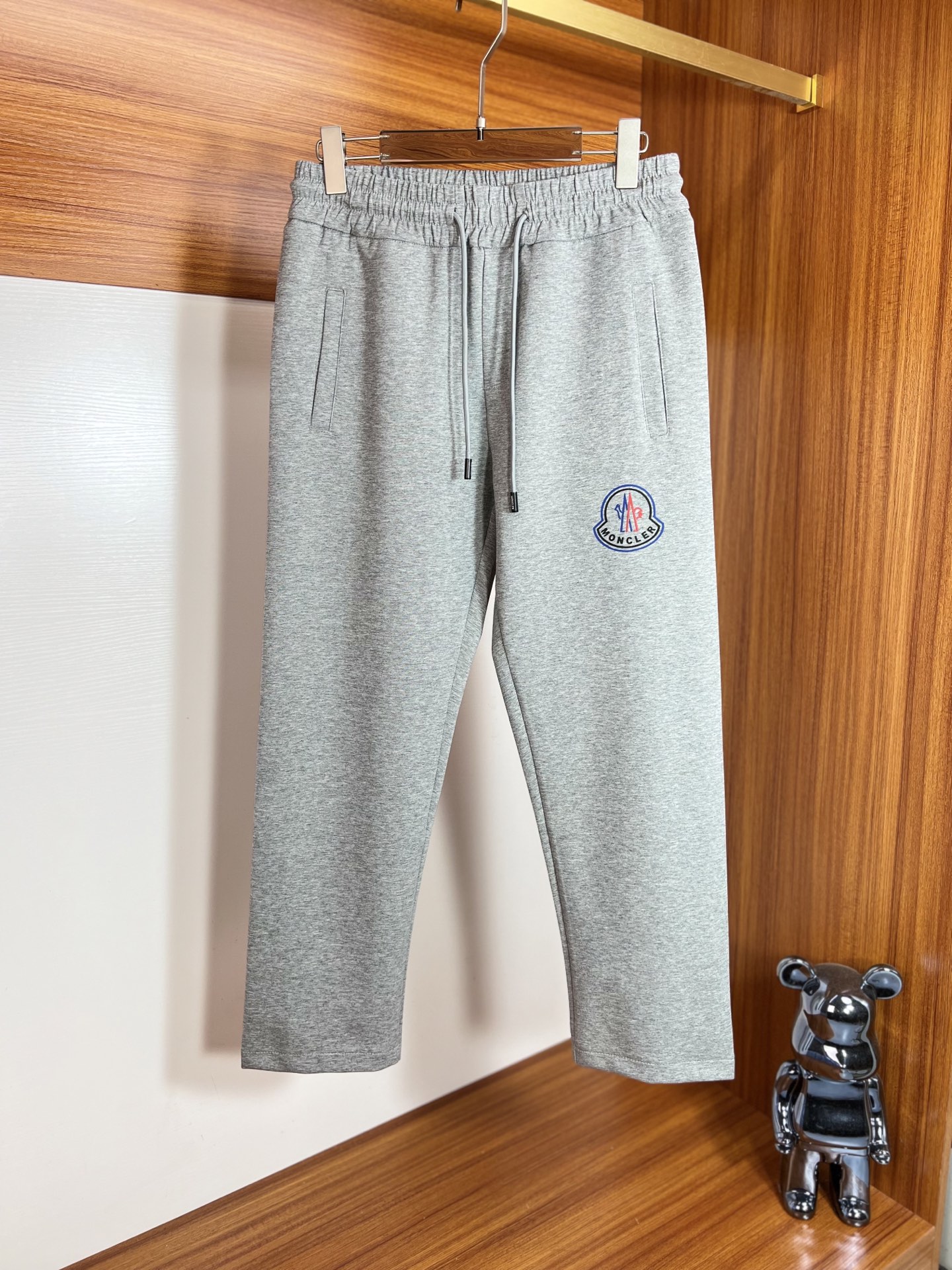 NO:548944,Moncler/Shirt 2025 Spring and Summer New Products, Complete Three Standards, Elastic Pants, Casual Pants, Don’t need to introduce too much good products, look at the details, Counter code M-XXXL /140 upper body L,, Moncler, alexander wang19860909Moncler/蒙口 2025春夏新品 三标齐全 松紧裤 休闲裤 好货不用过多介绍 看细节 专柜码数M-XXXL /140上身L,,Moncler,alexander wang,Men's clothing