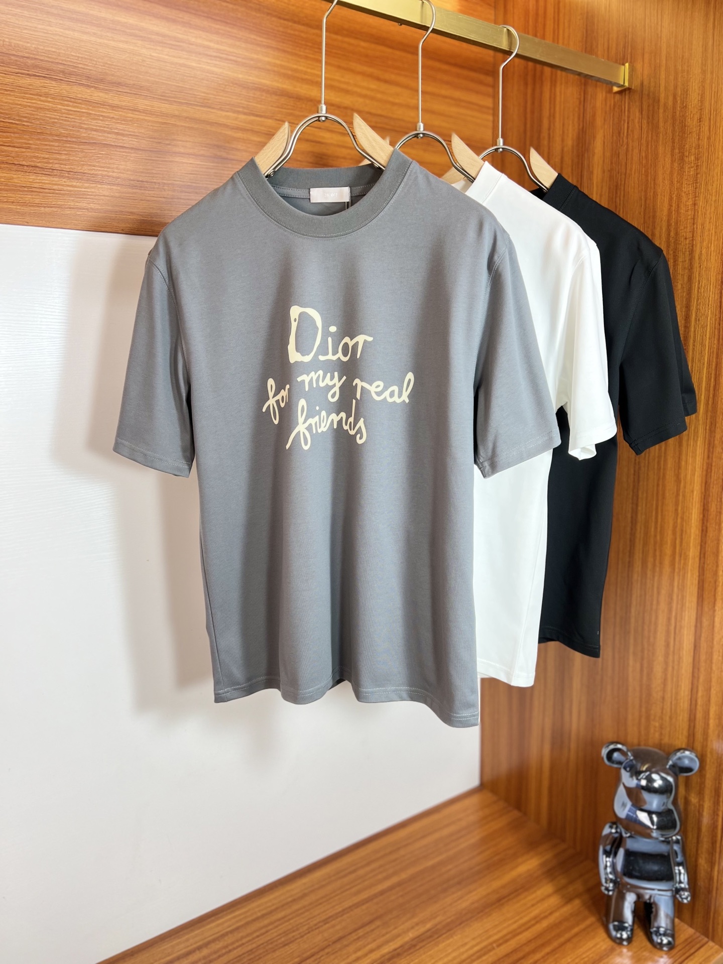 NO:141789,Dior/Dior 2025 new spring and summer products are available, complete three standards, ice-trendy cotton round neck short-sleeved T-shirt, don’t need to introduce too much good products, look at the details, counter number M-XXXL /140 suggestions L,,,dior,dior,T-shirt,tees,t-shirt,alexander wang19860909Dior/迪奥 2025年春夏新品上新 三标齐全 冰潮棉圆领短袖T恤 好货不用过多介绍 看细节 专柜码数M-XXXL /140建议L,,,dior,dior,T-shirt,tees，t-shirt,alexander wang,Men's clothing