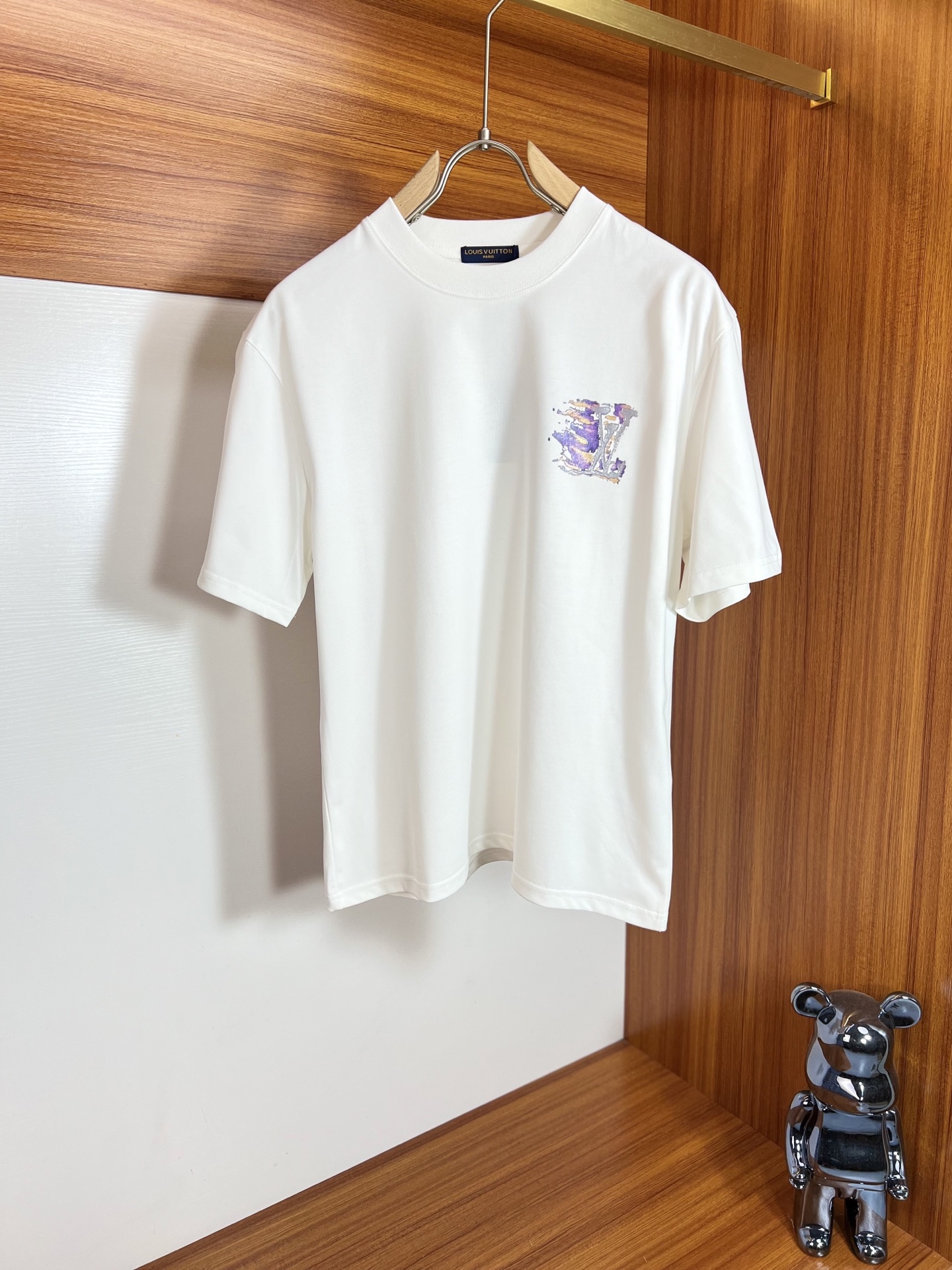 NO:141791,LV/Louis Vuitton 2025 new spring and summer new products are available, three standards are complete, ice-trendy cotton round neck short-sleeved T-shirt, no need to introduce too much good products, look at the details, counter number M-XXXL /140 suggestions, L,,,louis vuitton,louis vuitton,T-shirt,tees,t-shirt,alexander wang19860909LV/路易威登 2025年春夏新品上新 三标齐全 冰潮棉圆领短袖T恤 好货不用过多介绍 看细节 专柜码数M-XXXL /140建议L,,,louis vuitton,louis vuitton,T-shirt,tees，t-shirt,alexander wang,Men's clothing