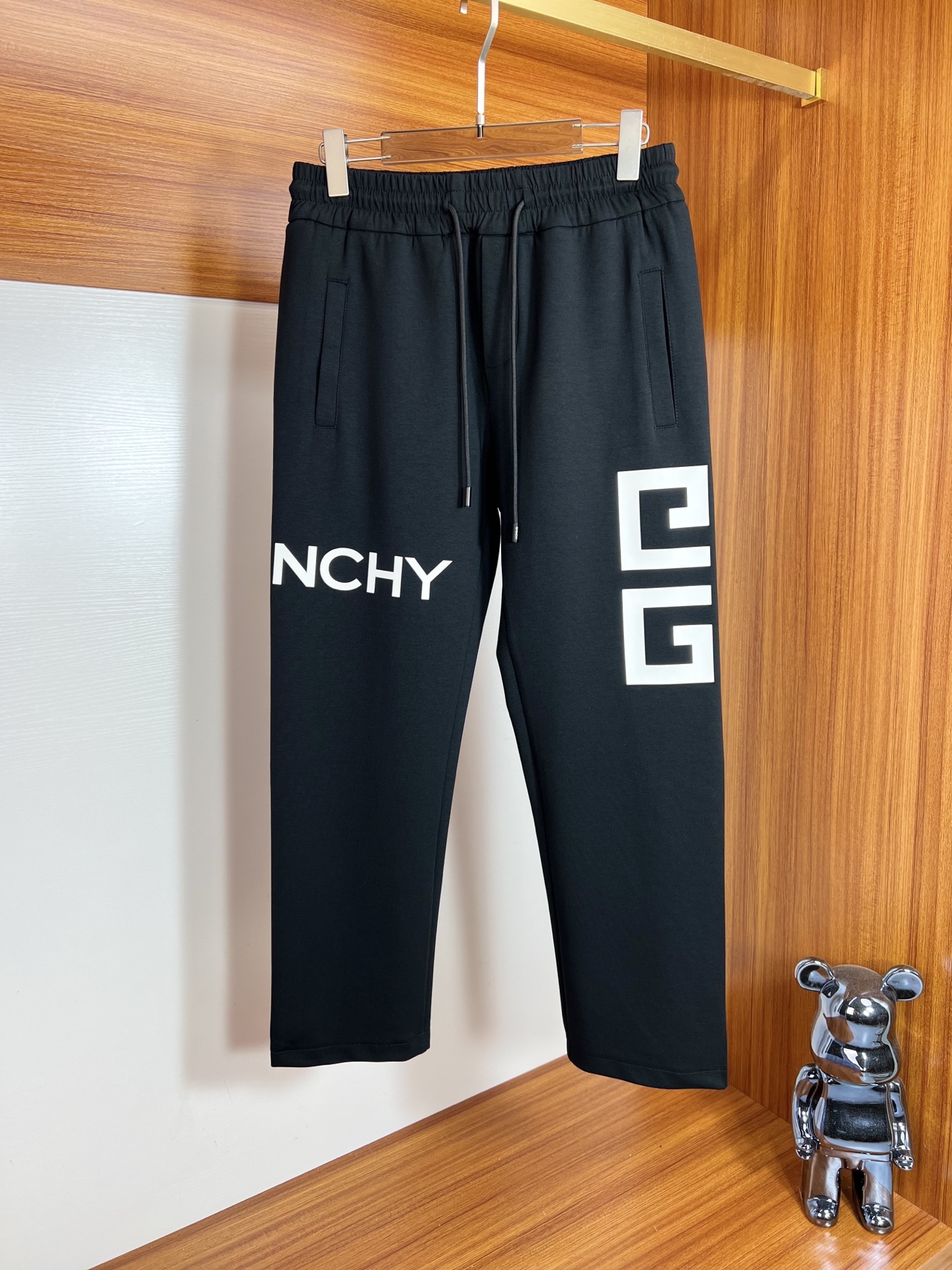 NO:519245,Gvc/Givenchy 2025 Spring and Summer New Products, Complete Three Standards, Elastic Pants, Casual Pants, Don't need to introduce too much good products, look at the details, Counter code M-XXXL 175/140 upper body L,, givennchy, alexander wang19860909Gvc/纪梵希 2025春夏新品 三标齐全 松紧裤 休闲裤 好货不用过多介绍 看细节 专柜码数M-XXXL 175/140上身L,,givenchy,alexander wang,Men's clothing