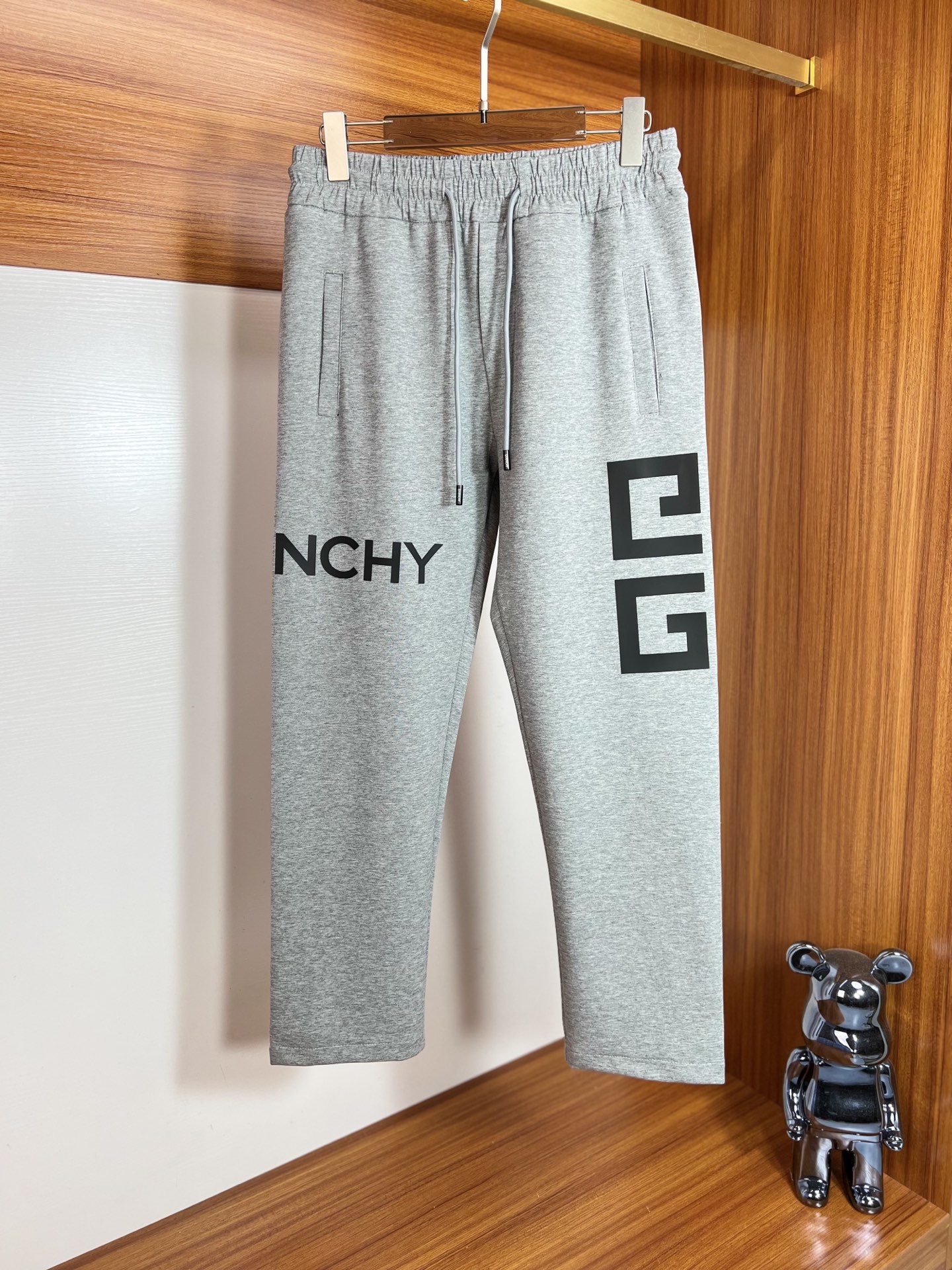 NO:519244,Gvc/Givenchy 2025 Spring and Summer New Products, Complete Three Standards, Elastic Pants, Casual Pants, Don't need to introduce too much good products, look at the details, Counter code M-XXXL 175/140 upper body L,, givennchy, alexander wang19860909Gvc/纪梵希 2025春夏新品 三标齐全 松紧裤 休闲裤 好货不用过多介绍 看细节 专柜码数M-XXXL 175/140上身L,,givenchy,alexander wang,Men's clothing