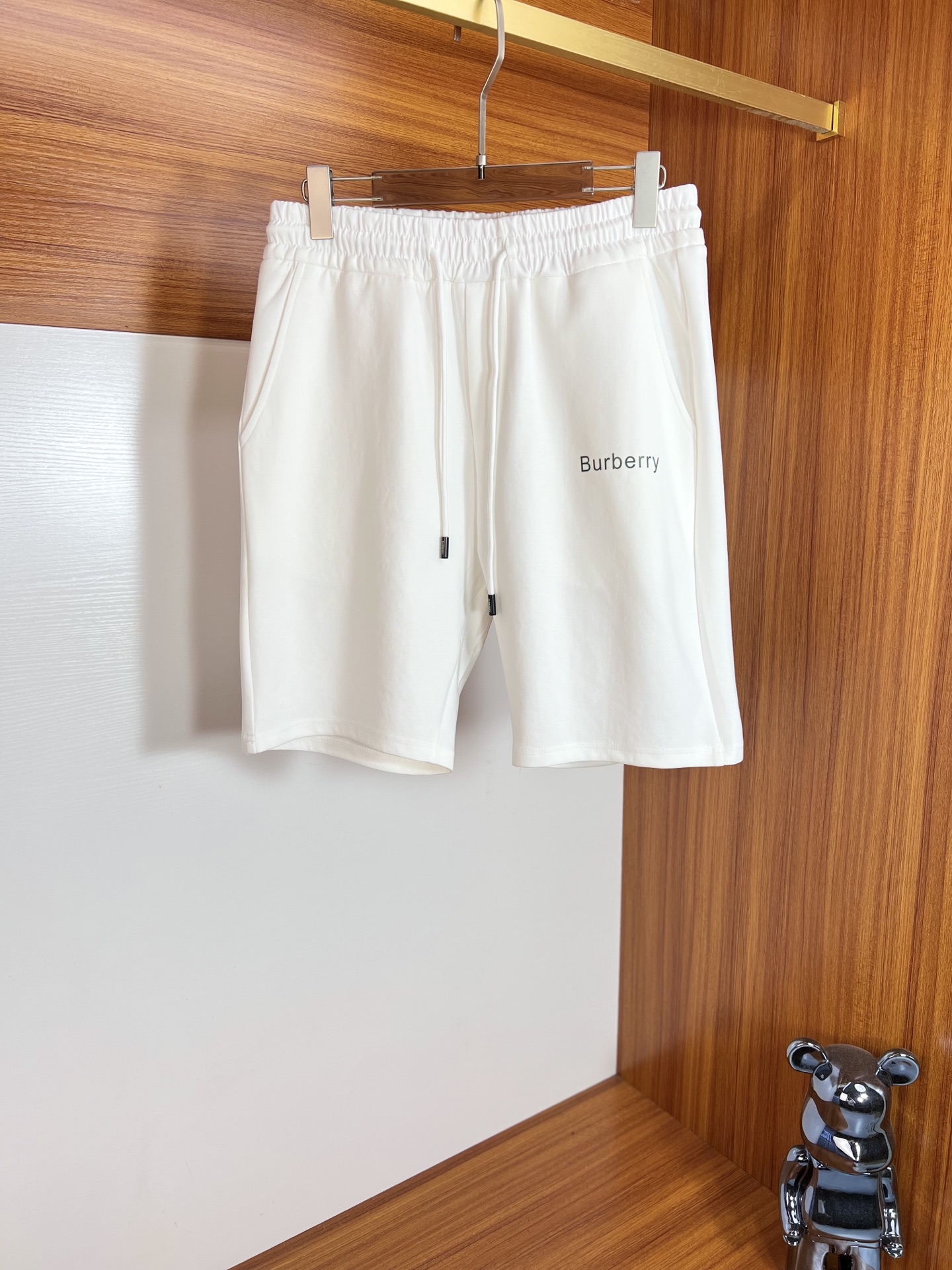 NO:465588,Burberry/Burberry 2025 spring and summer new product, complete three standards, elastic five-point casual pants and shorts, good products do not need to be introduced too much, look at the details, counter number M-XXXL / upper body suggestions L, burberry, burberry, shorts, alexander wang19860909Burberry/巴宝莉 2025春夏新品 三标齐全 松紧带五分休闲裤短裤 好货不用过多介绍 看细节 专柜码数M-XXXL /上身建议L,,burberry,burberry,shorts,alexander wang,Men's clothing