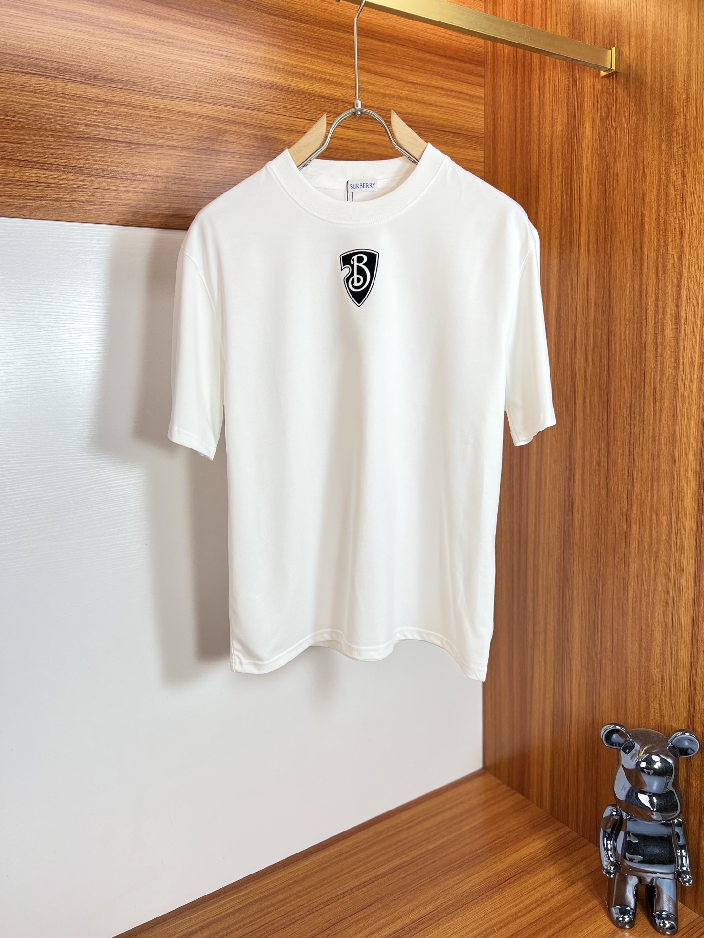 NO:140253,Burberry/Burberry New products for spring and summer 2025 are available in new products, complete three standards, ice-trendy cotton round neck short-sleeved T-shirt, don’t need to introduce too much good products, look at the details, counter number M-XXXL /140 suggestions L,,,burberry,burberry,T-shirt,tees,t-shirt,alexander wang19860909Burberry/巴宝莉 2025年春夏新品上新 三标齐全 冰潮棉圆领短袖T恤 好货不用过多介绍 看细节 专柜码数M-XXXL /140建议L,,,burberry,burberry,T-shirt,tees，t-shirt,alexander wang,Men's clothing