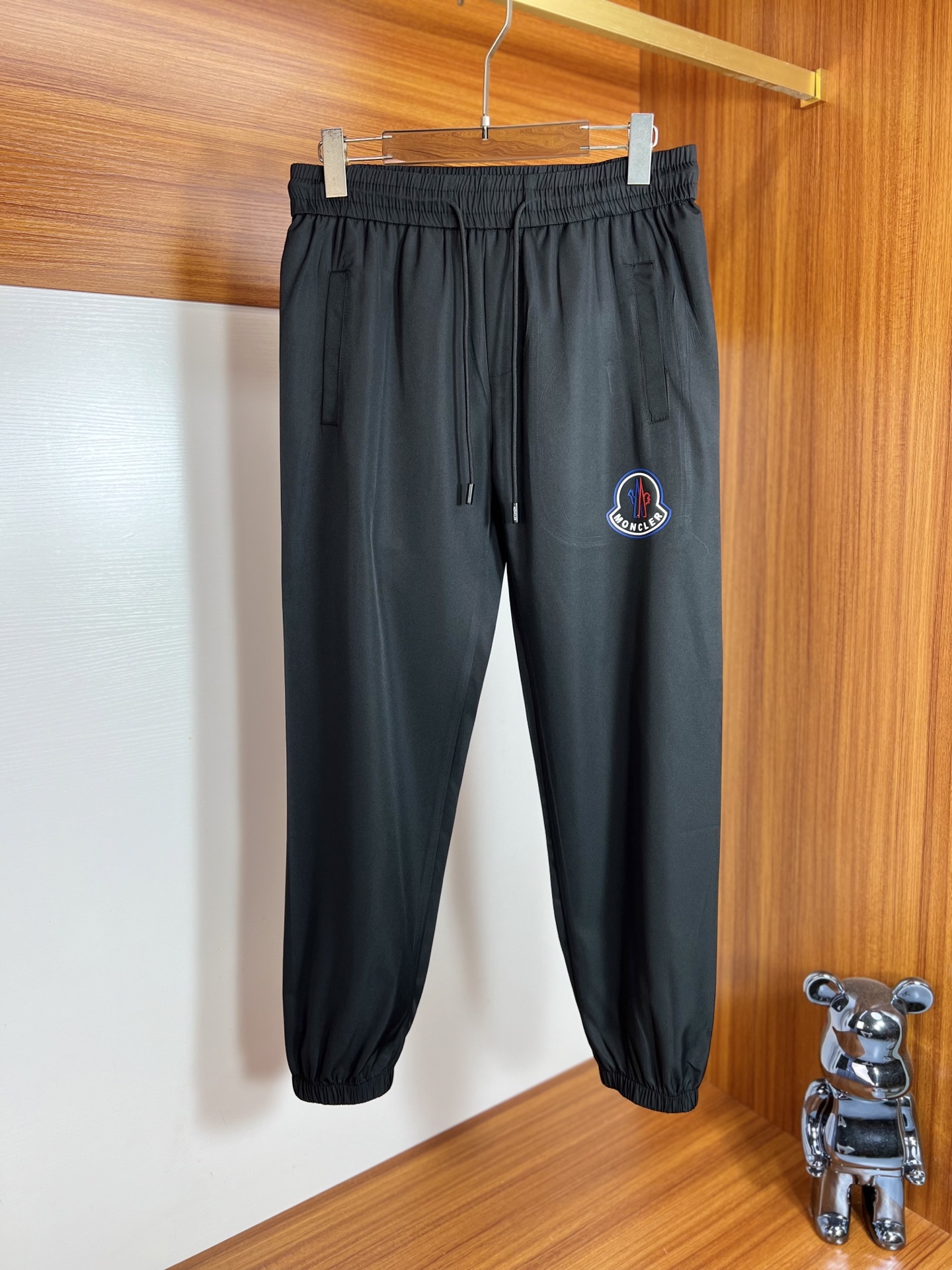 NO:471812,Moncler/Shirt 2025 Spring and Summer New Products, Complete Three Standards, Thin Casual Pants, Good Products, Don’t need to introduce too much, Look at the details, Counter Code M-XXXL 175/140 Upper Body L,, Moncler, alexander wang19860909Moncler/蒙口 2025春夏新品 三标齐全 薄款休闲裤 好货不用过多介绍 看细节 专柜码数M-XXXL 175/140上身L,,Moncler,alexander wang,Men's clothing