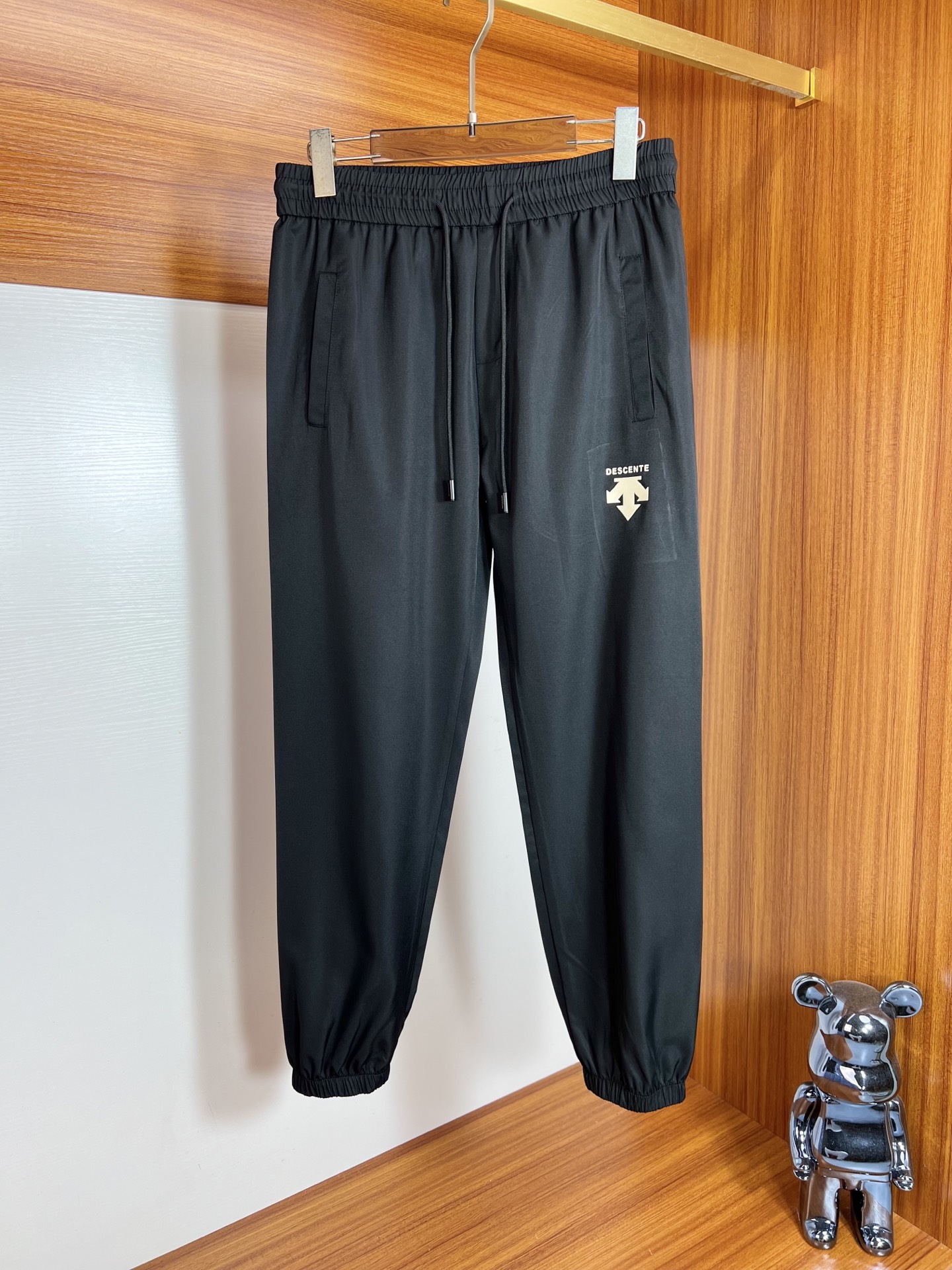 NO:471776,Des/Disante 2025 spring and summer new product, complete three standards, thin casual pants, no need to introduce too much good products, look at the details, counter number M-XXXL 175/140 upper body L,,alexander wang19860909Des/迪桑特 2025春夏新品 三标齐全 薄款休闲裤 好货不用过多介绍 看细节 专柜码数M-XXXL 175/140上身L,,alexander wang,Men's clothing
