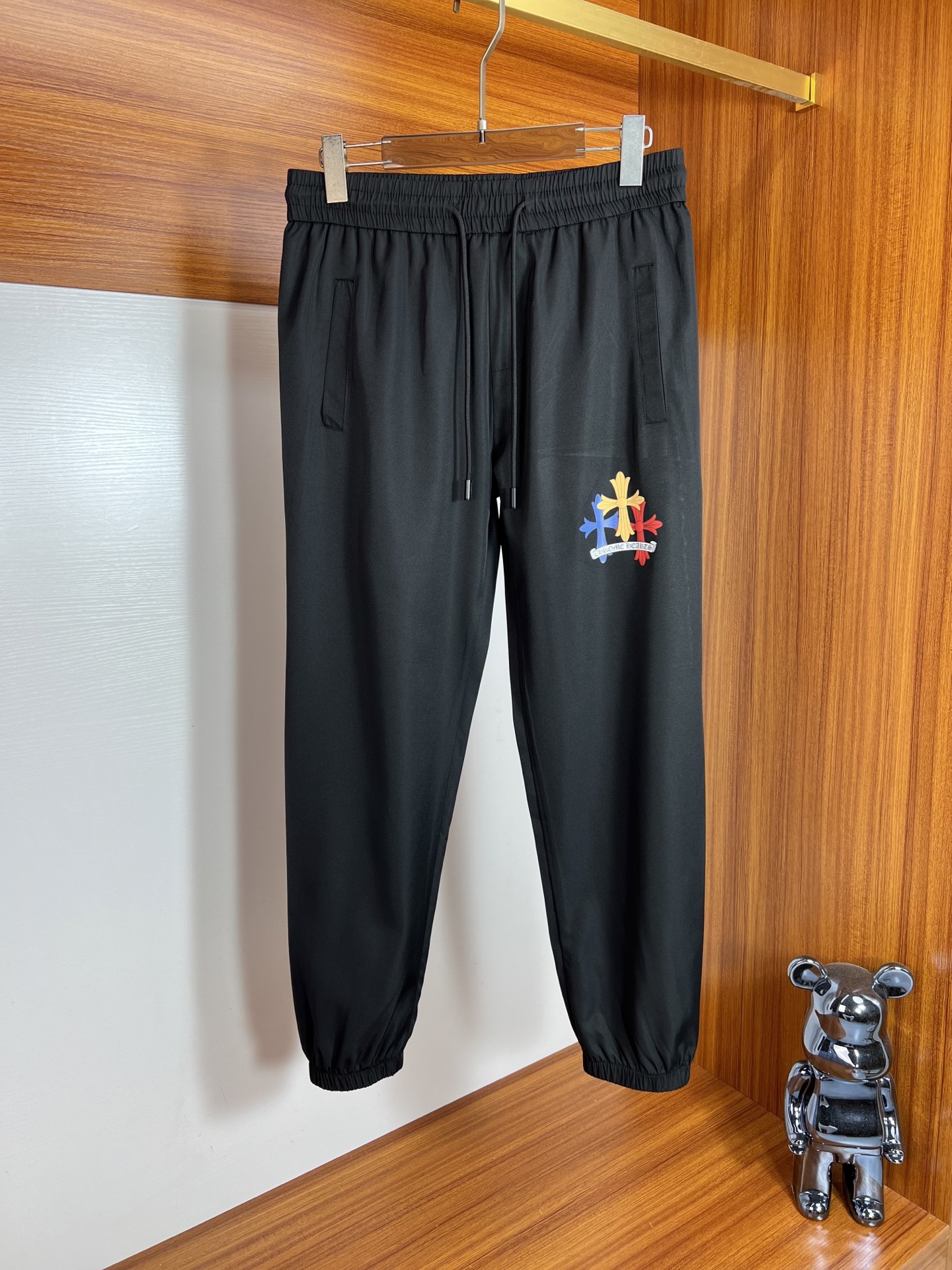 NO:471783,Ch/Croxin 2025 spring and summer new product, complete three standards, thin casual pants, no need to introduce too much good products, look at the details, counter code M-XXXL 175/140 upper body L,,chrome hearts,alexander wang19860909Ch/克罗心 2025春夏新品 三标齐全 薄款休闲裤 好货不用过多介绍 看细节 专柜码数M-XXXL 175/140上身L,,chrome hearts,alexander wang,Men's clothing