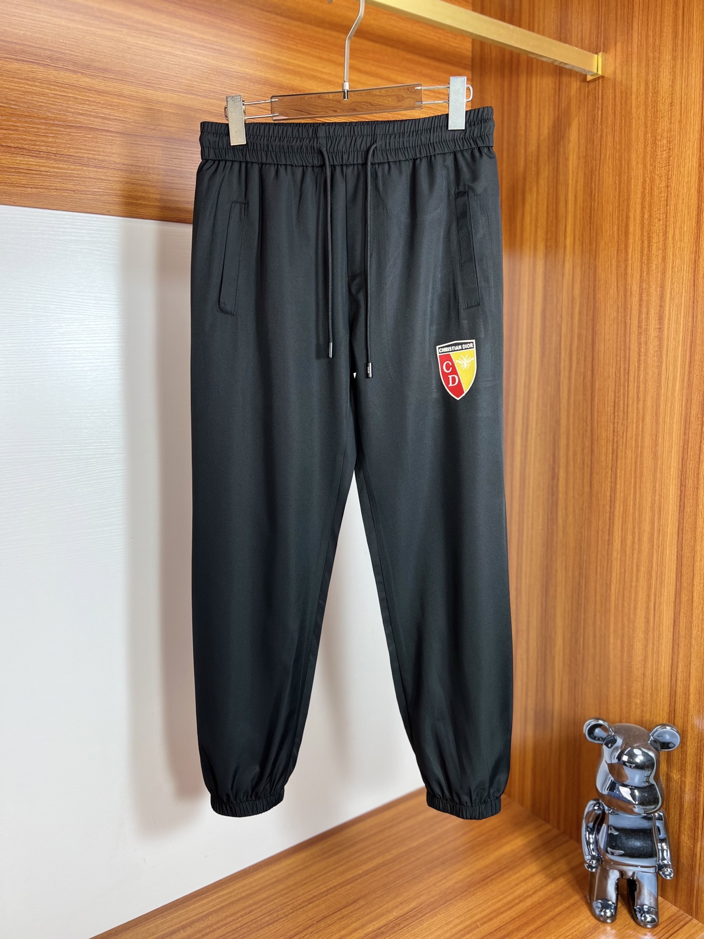 NO:471789,Dior/Dior 2025 spring and summer new product, complete three standards, thin casual pants, no need to introduce too much good products, look at the details, counter number M-XXXL 175/140 upper body L,,dior,dior,alexander wang19860909Dior/迪奥 2025春夏新品 三标齐全 薄款休闲裤 好货不用过多介绍 看细节 专柜码数M-XXXL 175/140上身L,,dior,dior,alexander wang,Men's clothing