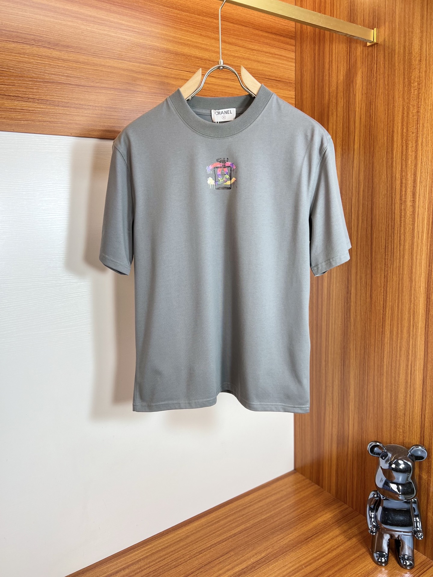 NO:471801,Charlie/Chanel 2025 new spring and summer new products are available, complete three standards, ice-trendy cotton round neck short-sleeved T-shirt, don’t need to introduce too much good products, look at the details, counter number M-XXXL 175/Suggestions L,,, chanel, T-shirt,tees, t-shirt,alexander wang19860909Charlie/香奈儿 2025年春夏新品上新 三标齐全 冰潮棉圆领短袖T恤 好货不用过多介绍 看细节 专柜码数M-XXXL 175/建议L,,,chanel,T-shirt,tees，t-shirt,alexander wang,Men's clothing