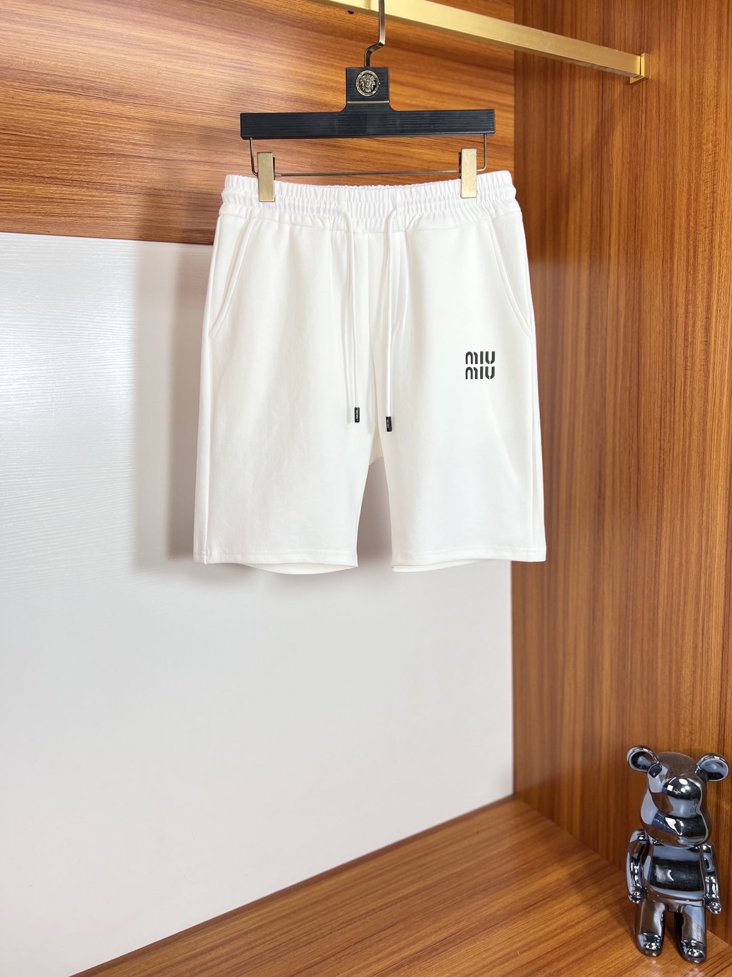 NO:419798,MiuMiu 2025 spring and summer new product, complete three standards, elastic five-point shorts, good products do not need to be introduced too much, look at the details, counter number M-XXXL 175/140 upper body suggestions L,,miumiu, shorts, alexander wang19860909MiuMiu 2025春夏新品 三标齐全 松紧带五分短裤 好货不用过多介绍 看细节 专柜码数M-XXXL 175/140上身建议L,,miumiu,shorts,alexander wang,Men's clothing