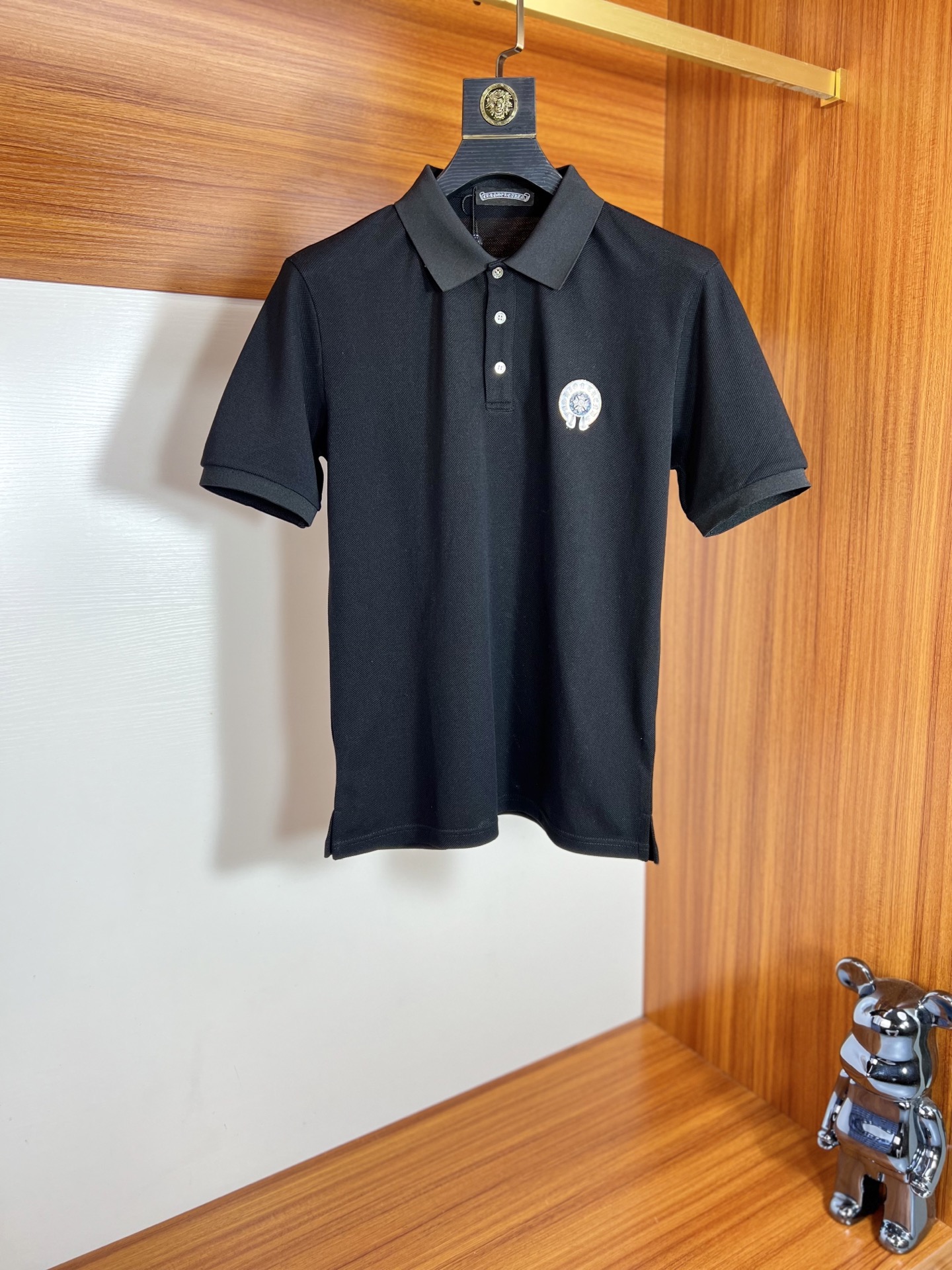 NO:926472,Ch/Chrome Hearts 2026 spring and summer new products, complete with three labels, lapel short-sleeved POLO shirt, good product, no need to introduce too much, look at the details, counter size M-XXXL 175/140, recommended L,,,chrome hearts, T-shirt,19860909Ch/克罗心 2026年春夏新品上新 三标齐全 翻领短袖POLO衫 好货不用过多介绍 看细节 专柜码数M-XXXL 175/140建议L,,,chrome hearts,T-shirt,,Men's clothing