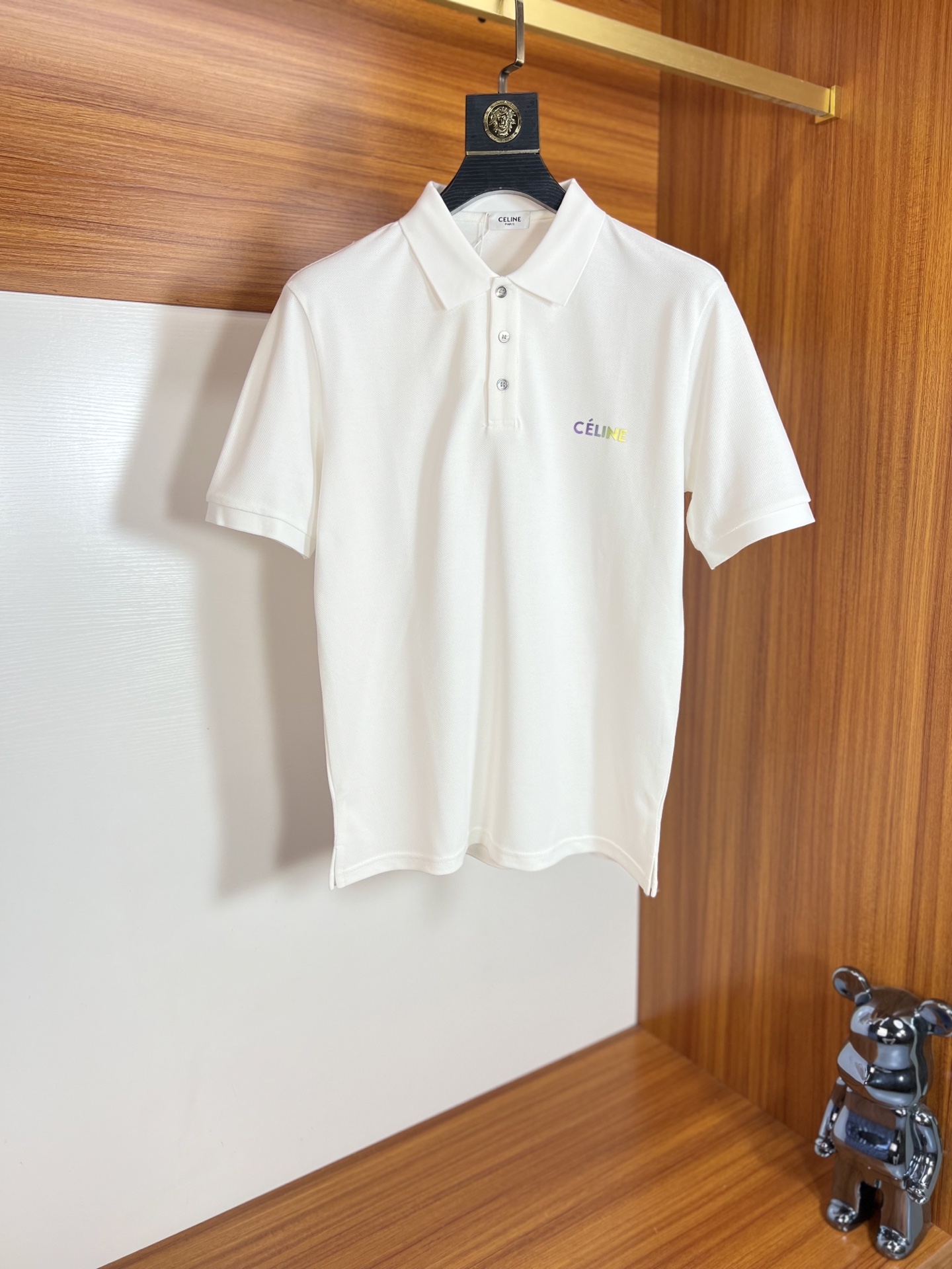 NO:957943,Celine/Celine 2026 spring and summer new products, complete with three labels, lapel short-sleeved POLO shirt, good product, no need to introduce too much, look at the details, counter size M-XXXL / recommended L,,,celine,celine,T-shirt,19860909Celine/赛琳 2026年春夏新品上新 三标齐全 翻领短袖POLO衫 好货不用过多介绍 看细节 专柜码数M-XXXL /建议L,,,celine,celine,T-shirt,,Men's clothing