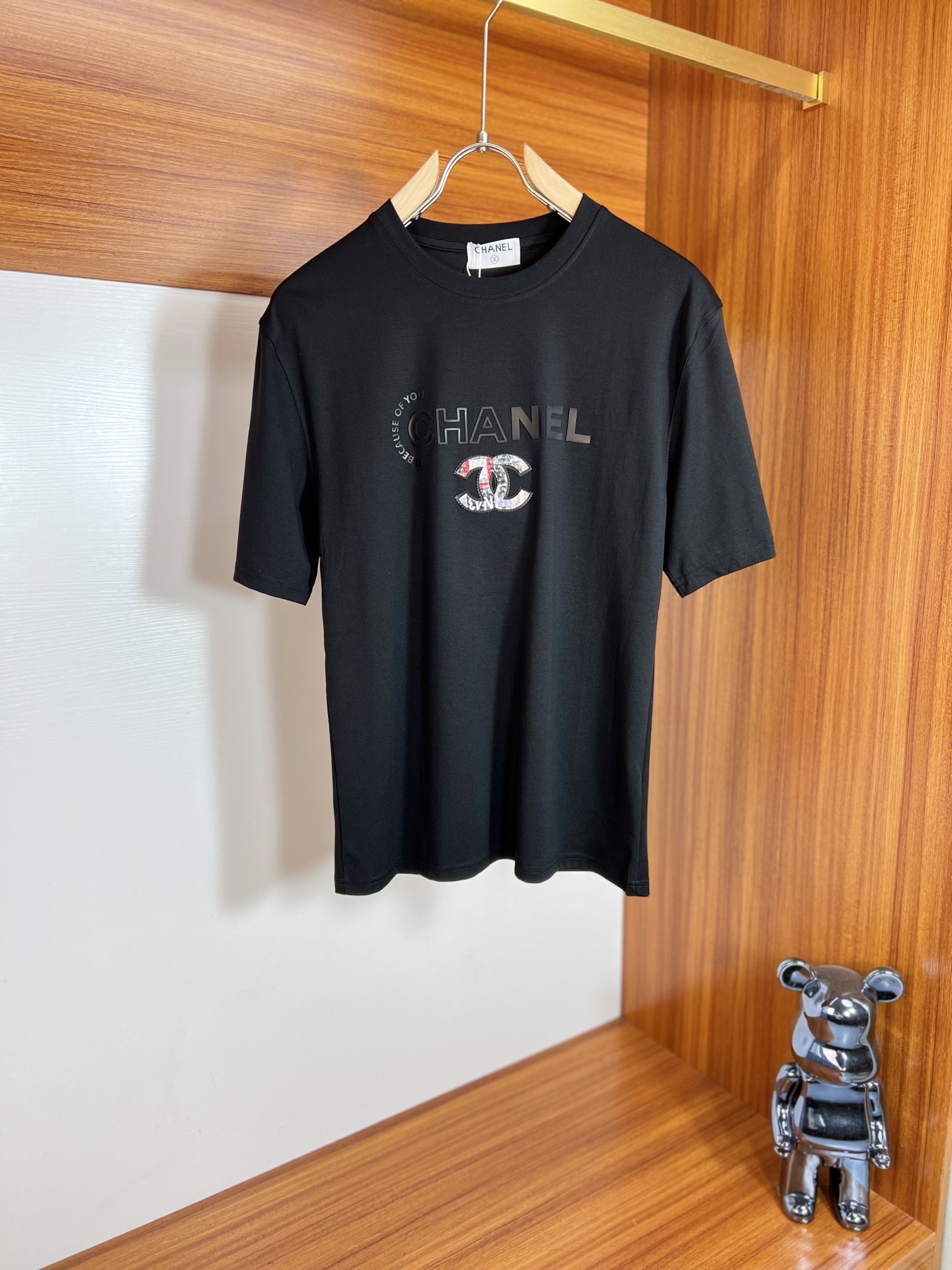 NO:127974,Charlie/Chanel 2025 new spring and summer products are available, complete three standards, mercerized cotton round neck short-sleeved T-shirt, no need to introduce too much good products, look at the details, counter number M-XXXL 175/140 Suggestions, L,, chanel, T-shirt, tees, t-shirt, alexander wang19860909Charlie/香奈儿 2025年春夏新品上新 三标齐全 丝光棉圆领短袖T恤 好货不用过多介绍 看细节 专柜码数M-XXXL 175/140建议L,,,chanel,T-shirt,tees，t-shirt,alexander wang,Men's clothing