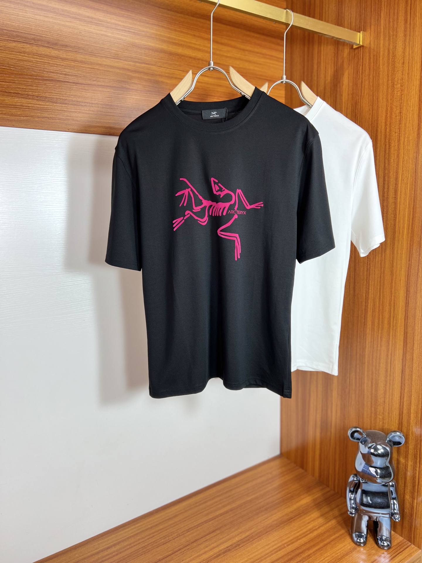 NO:127961,Arc/Architecture Bird New Products for Spring and Summer 2025 are available in new spring and summer. Three standards are complete. Mercerized cotton round neck short-sleeved T-shirt. Don’t need to introduce too much good products. Look at the details. Counter code M-XXXL 175/140 Suggestions L,,arc'teryx,T-shirt,tees,t-shirt,alexander wang19860909Arc/始祖鸟 2025年春夏新品上新 三标齐全 丝光棉圆领短袖T恤 好货不用过多介绍 看细节 专柜码数M-XXXL 175/140建议L,,arc'teryx,T-shirt,tees，t-shirt,alexander wang,Men's clothing