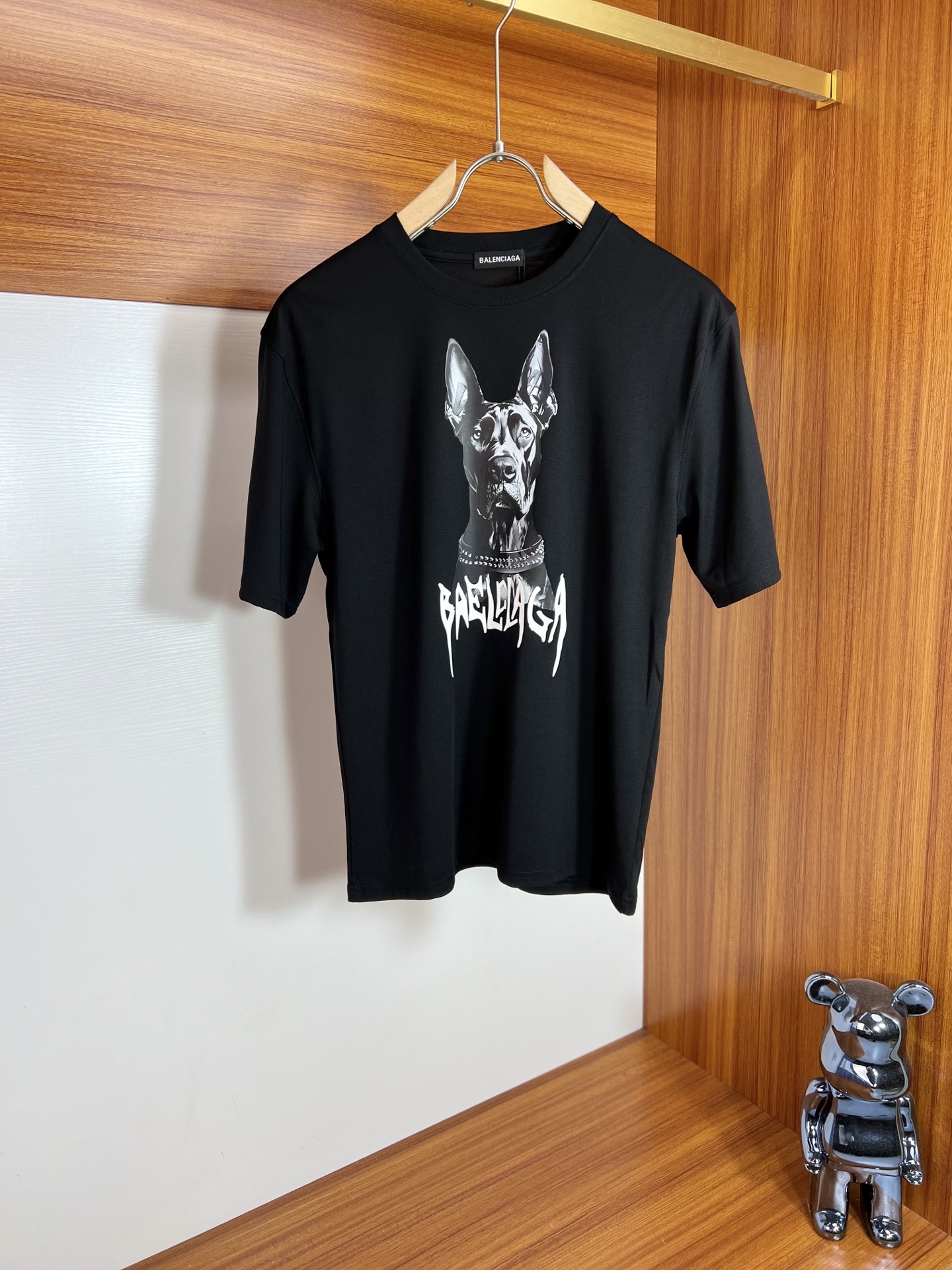 NO:127963,Balenciaga/Balenciaga New products for spring and summer 2025 are available in new products, complete three standards, mercerized cotton round neck short-sleeved T-shirt. Don’t need to introduce too much good products. Look at the details. Counter code M-XXXL 175/140 Suggestions,,,balenciaga,balenciaga,T-shirt,tees,t-shirt,alexander wang19860909Balenciaga/巴黎世家 2025年春夏新品上新 三标齐全 丝光棉圆领短袖T恤 好货不用过多介绍 看细节 专柜码数M-XXXL 175/140建议L,,,balenciaga,balenciaga,T-shirt,tees，t-shirt,alexander wang,Men's clothing