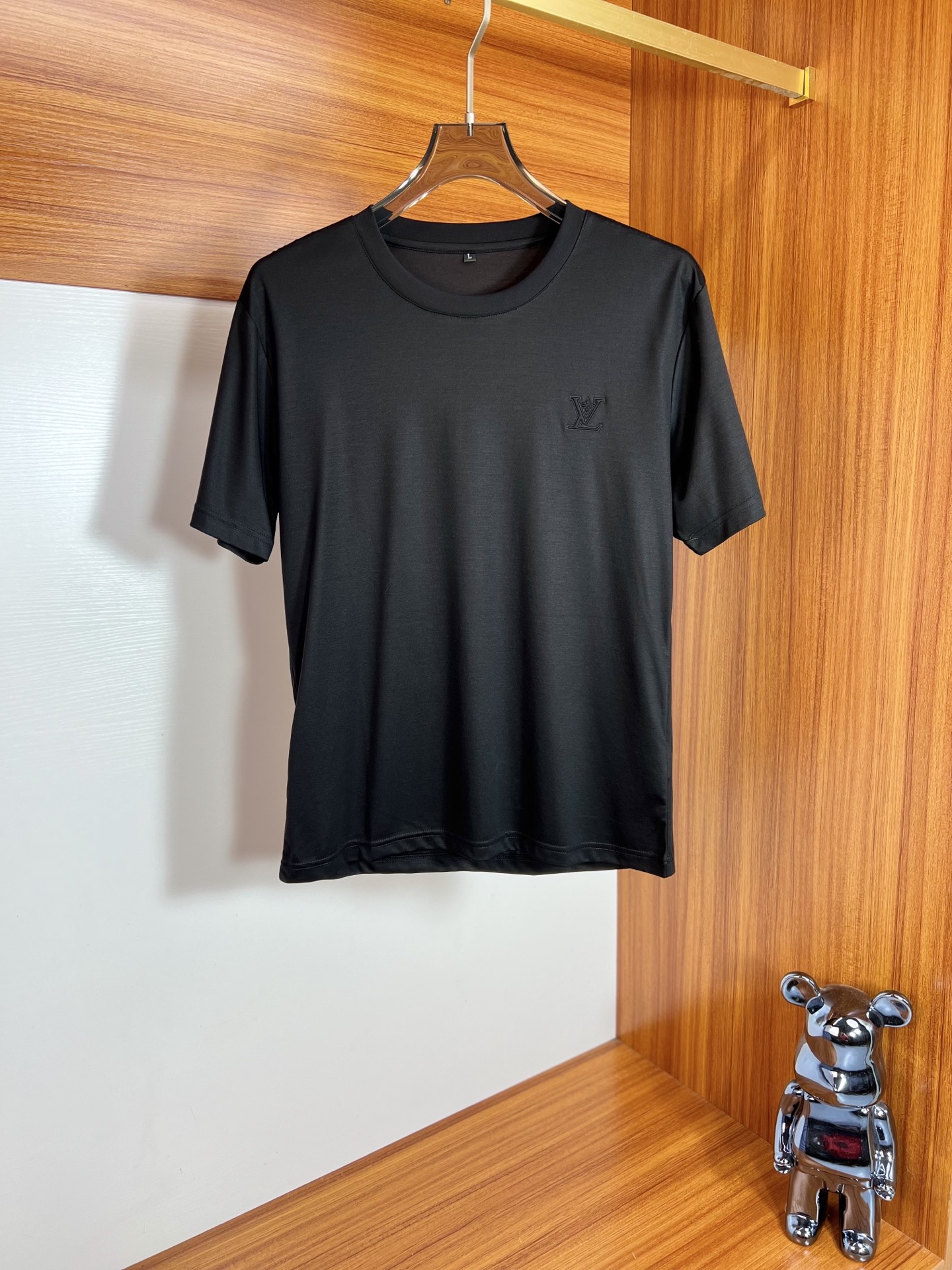 NO:127968,LV/Louis Vuitton 2025 new spring and summer products are available in new products, complete three standards, mercerized cotton round neck short-sleeved T-shirt, no need to introduce too much good products, look at the details, counter code M-XXXL 175/140 Suggestions,,,louis vuitton,louis vuitton,T-shirt,tees,t-shirt,alexander wang19860909LV/路易威登 2025年春夏新品上新 三标齐全 丝光棉圆领短袖T恤 好货不用过多介绍 看细节 专柜码数M-XXXL 175/140建议L,,,louis vuitton,louis vuitton,T-shirt,tees，t-shirt,alexander wang,Men's clothing