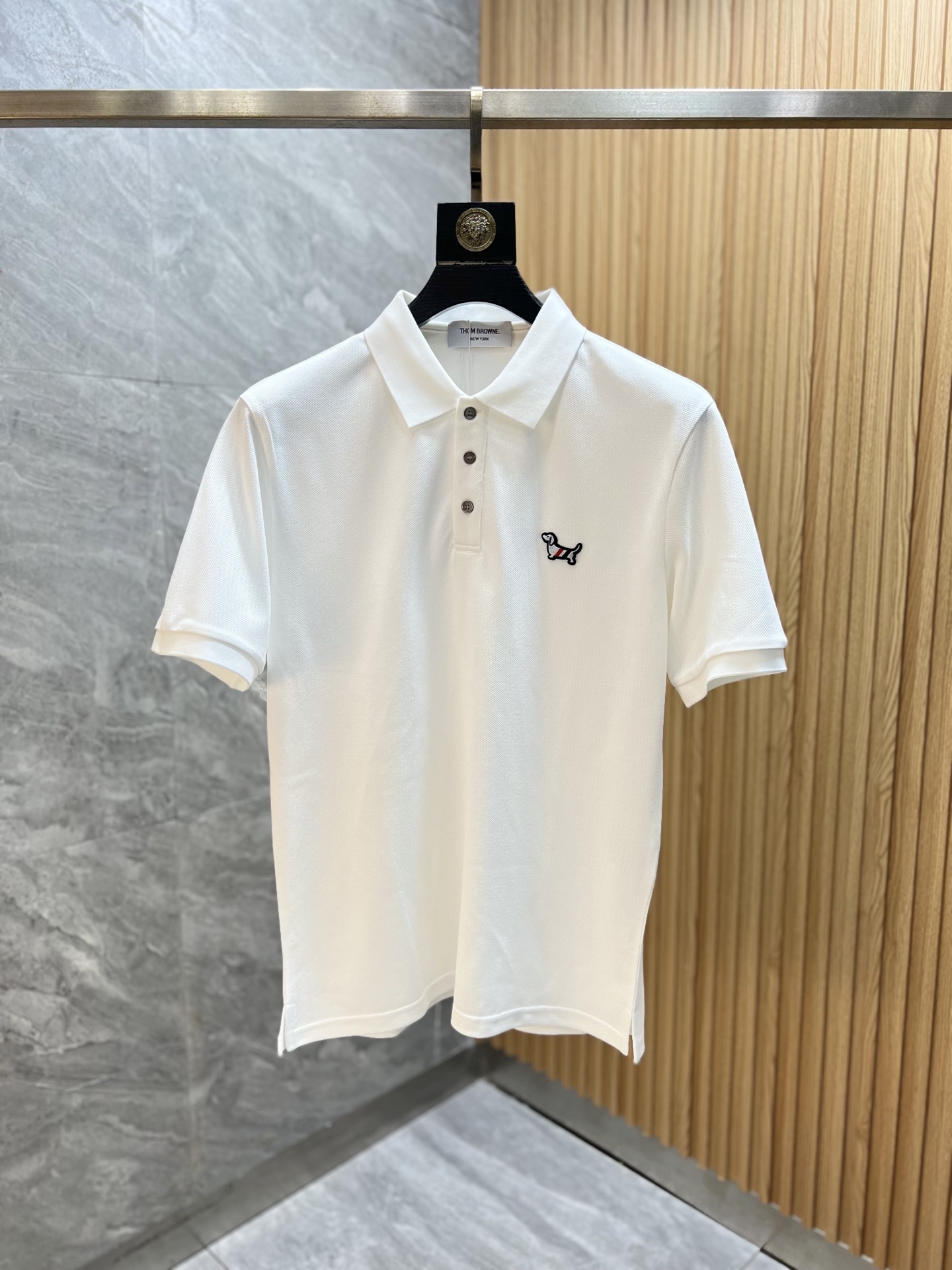 NO:140210,TB 2025 new spring and summer products are available, complete three standards, lapel short-sleeved POLO shirt, good products do not need to be introduced too much, look at the details, counter number M-XXXL /140 suggestions L,,,T-shirt,alexander wang19860909TB 2025年春夏新品上新 三标齐全 翻领短袖POLO衫 好货不用过多介绍 看细节 专柜码数M-XXXL /140建议L,,,T-shirt,alexander wang,Men's clothing