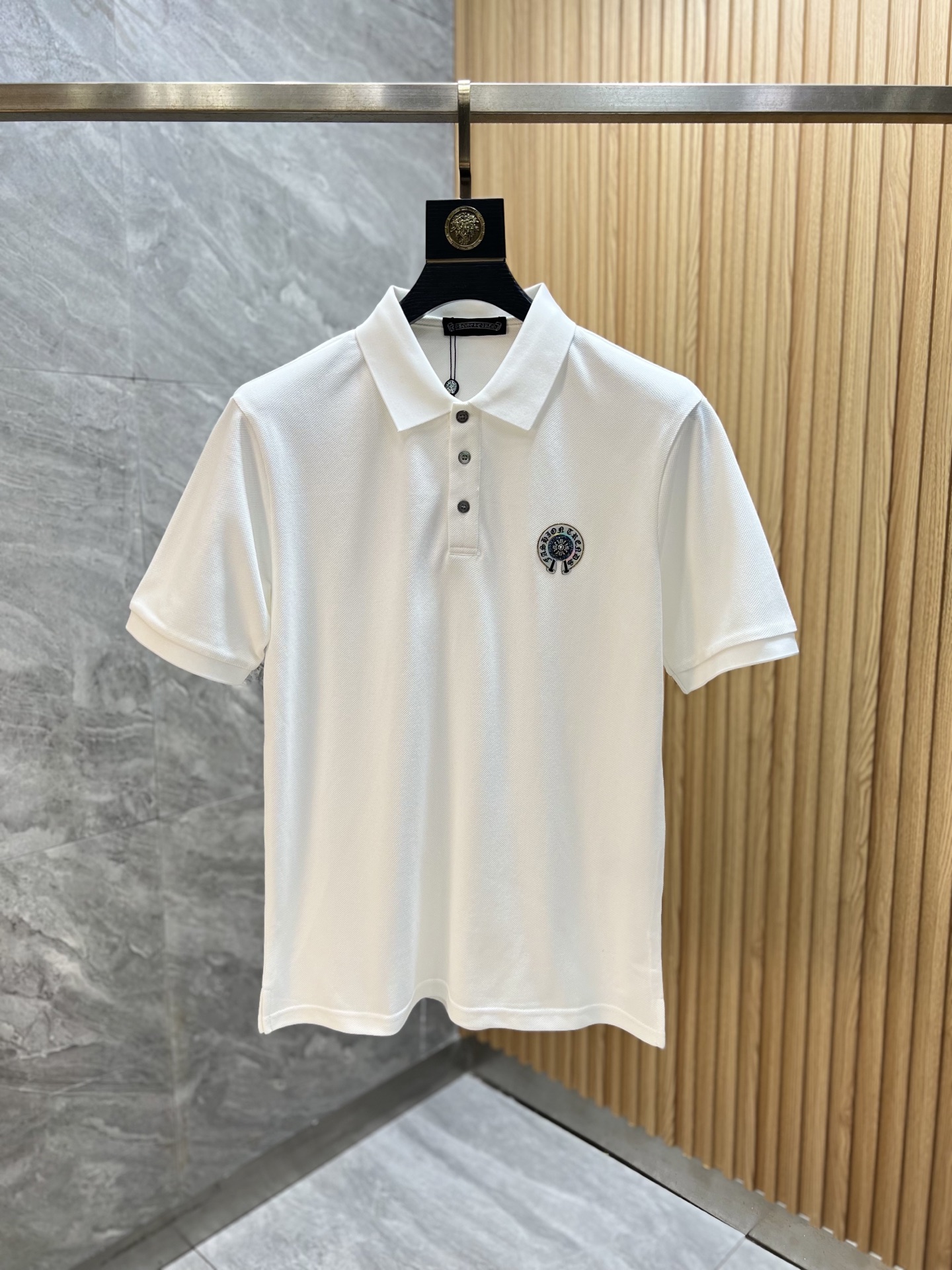 NO:161449,Ch/Croxin 2025 new spring and summer products are available, complete three standards, lapel short-sleeved POLO shirt, good products do not need to be introduced too much, look at the details, counter number M-XXXL /140 suggestions L,,,chrome hearts,T-shirt,alexander wang19860909Ch/克罗心 2025年春夏新品上新 三标齐全 翻领短袖POLO衫 好货不用过多介绍 看细节 专柜码数M-XXXL /140建议L,,,chrome hearts,T-shirt,alexander wang,Men's clothing