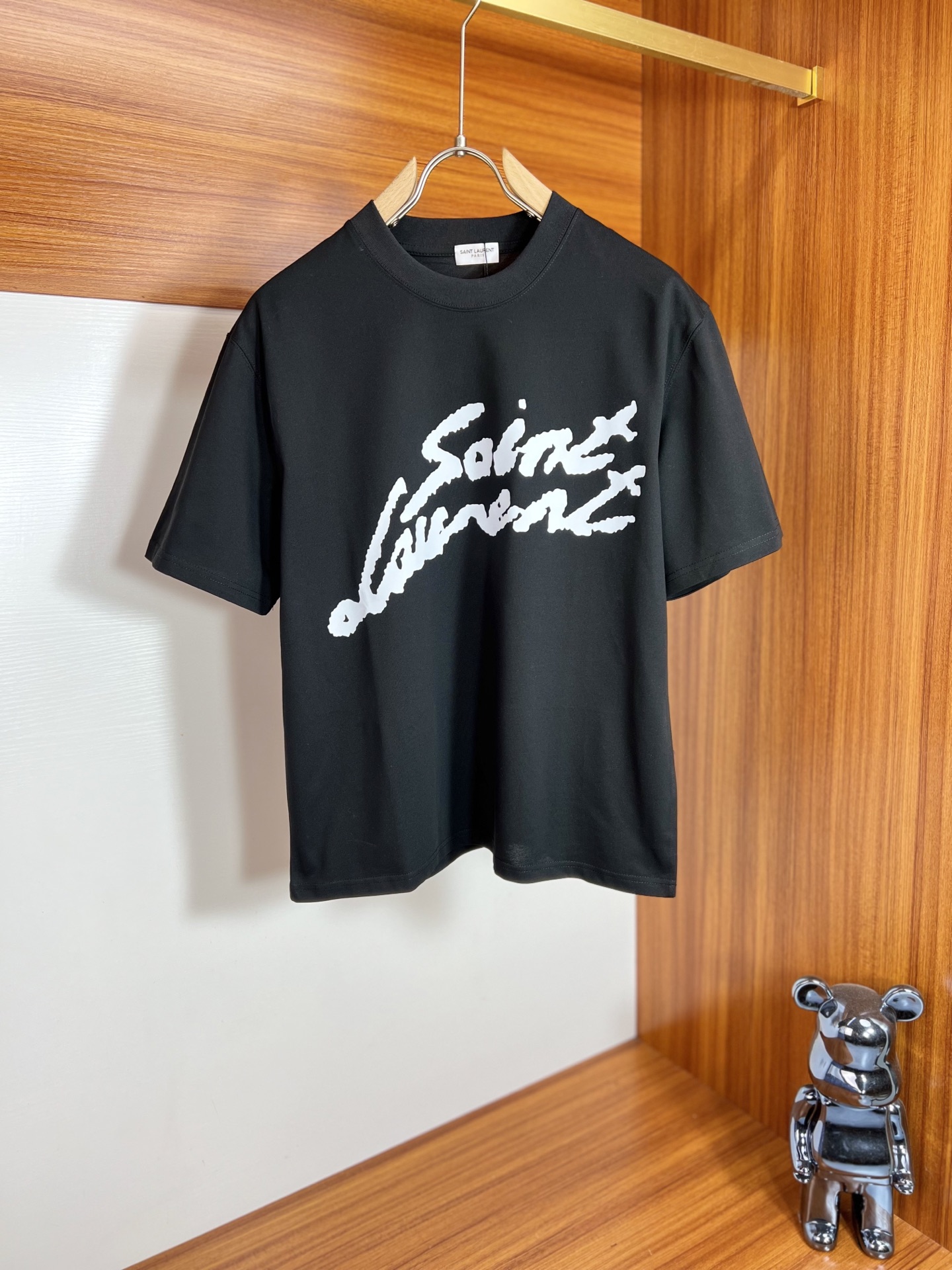 NO:153224,Saint Laurent 2025 spring and summer new product, complete three standards, round neck pure cotton short-sleeved T-shirt, no need to introduce too much good products, look at the details, counter number M-XXXL /140 suggestions L,,saint laurent,T-shirt,tees,t-shirt,alexander wang19860909圣罗兰 2025春夏新品 三标齐全 圆领纯棉短袖T恤 好货不用过多介绍 看细节 专柜码数M-XXXL /140建议L,,saint laurent,T-shirt,tees，t-shirt,alexander wang,Men's clothing