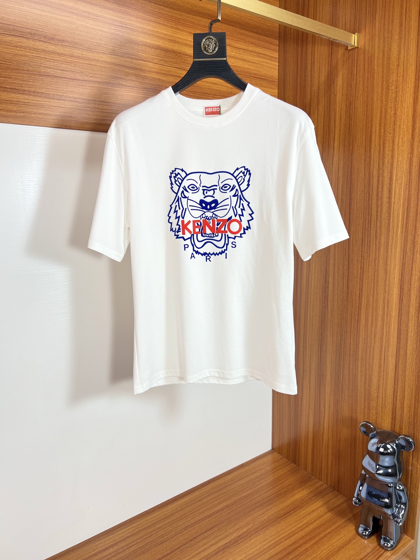 NO:137464,kenzo 2025 spring and summer new products are available, complete three standards, mercerized cotton round neck short-sleeved T-shirt, no need to introduce too much good products, look at the details, counter number M-XXXL 175/140 Suggestions L,, T-shirt,tees, t-shirt,alexander wang19860909kenzo 2025年春夏新品上新 三标齐全 丝光棉圆领短袖T恤 好货不用过多介绍 看细节 专柜码数M-XXXL 175/140建议L,,T-shirt,tees，t-shirt,alexander wang,Men's clothing