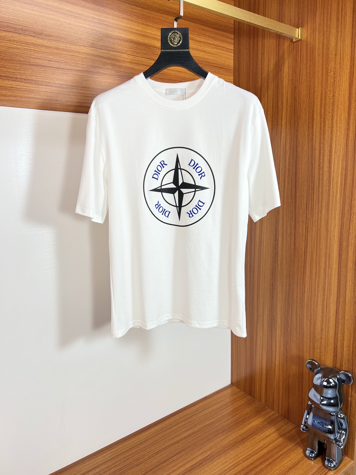 NO:137466,Dior/Dior 2025 new spring and summer products are available in new products, complete three standards, mercerized cotton round neck short-sleeved T-shirt. Don’t need to introduce too much good products. Look at the details. Counter code M-XXXL 175/140 Suggestions L,,dior,dior,T-shirt,tees,t-shirt,alexander wang19860909Dior/迪奥 2025年春夏新品上新 三标齐全 丝光棉圆领短袖T恤 好货不用过多介绍 看细节 专柜码数M-XXXL 175/140建议L,,dior,dior,T-shirt,tees，t-shirt,alexander wang,Men's clothing