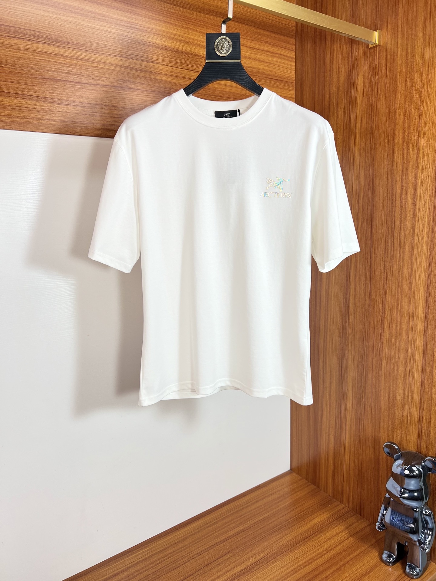 NO:518721,Arc/Architecture Bird New Products for Spring and Summer 2025 are available in new spring and summer. Three standards are complete. Mercerized cotton round neck short-sleeved T-shirt. Don’t need to introduce too much good products. Look at the details. Counter code M-XXXL 175/140 Suggestions L, arc'teryx, T-shirt,tees, t-shirt,alexander wang19860909Arc/始祖鸟 2025年春夏新品上新 三标齐全 丝光棉圆领短袖T恤 好货不用过多介绍 看细节 专柜码数M-XXXL 175/140建议L,arc'teryx,T-shirt,tees，t-shirt,alexander wang,Men's clothing