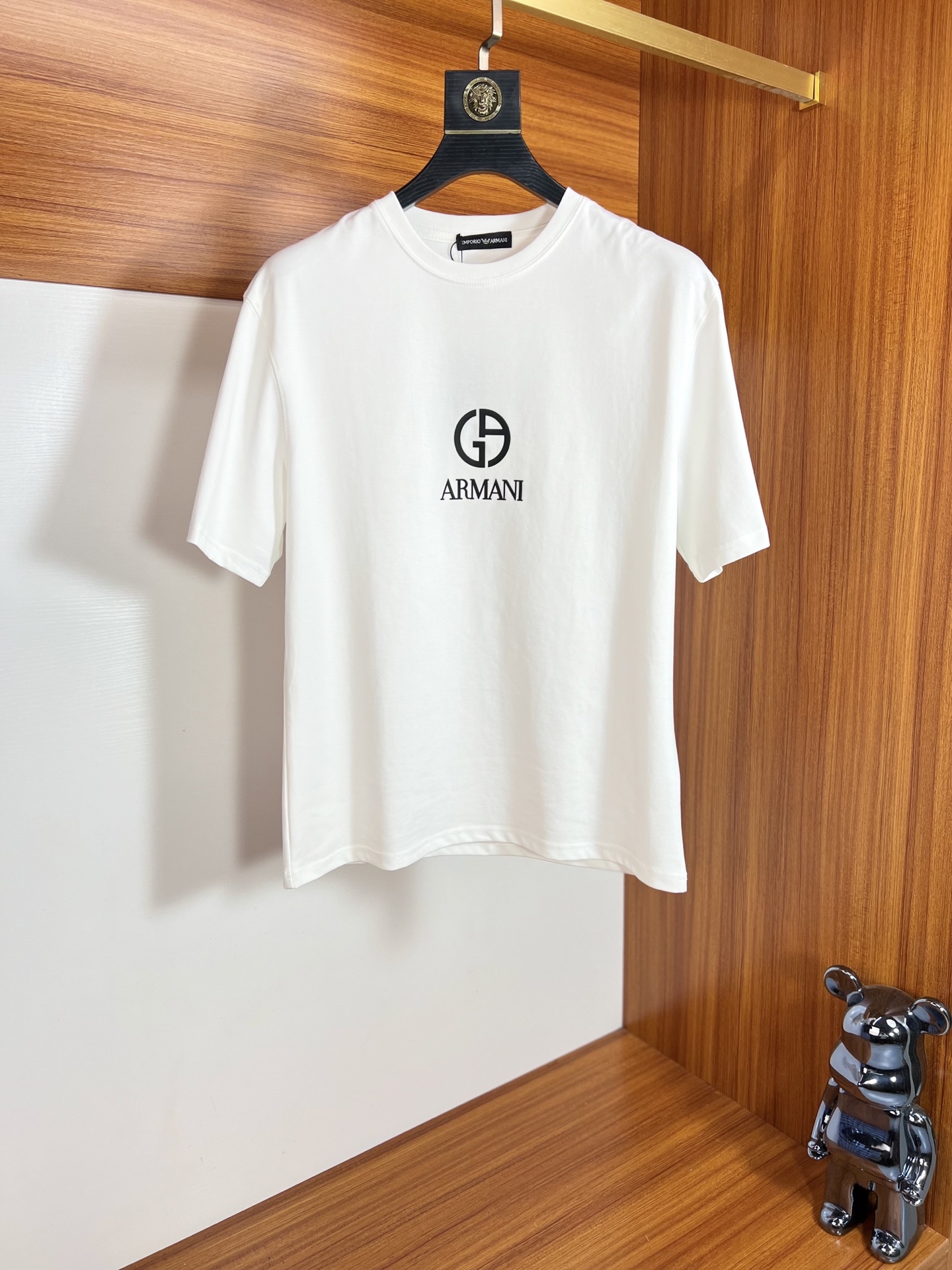 NO:482905,Armani/Armani New products for spring and summer 2025 are available in new products, complete three standards, mercerized cotton round neck short-sleeved T-shirt. Don’t need to introduce too much good products. Look at the details. Counter code M-XXXL 175/140 Suggestions,,armani,armani,T-shirt,tees,t-shirt,alexander wang19860909Armani/阿玛尼 2025年春夏新品上新 三标齐全 丝光棉圆领短袖T恤 好货不用过多介绍 看细节 专柜码数M-XXXL 175/140建议L,,armani,armani,T-shirt,tees，t-shirt,alexander wang,Men's clothing