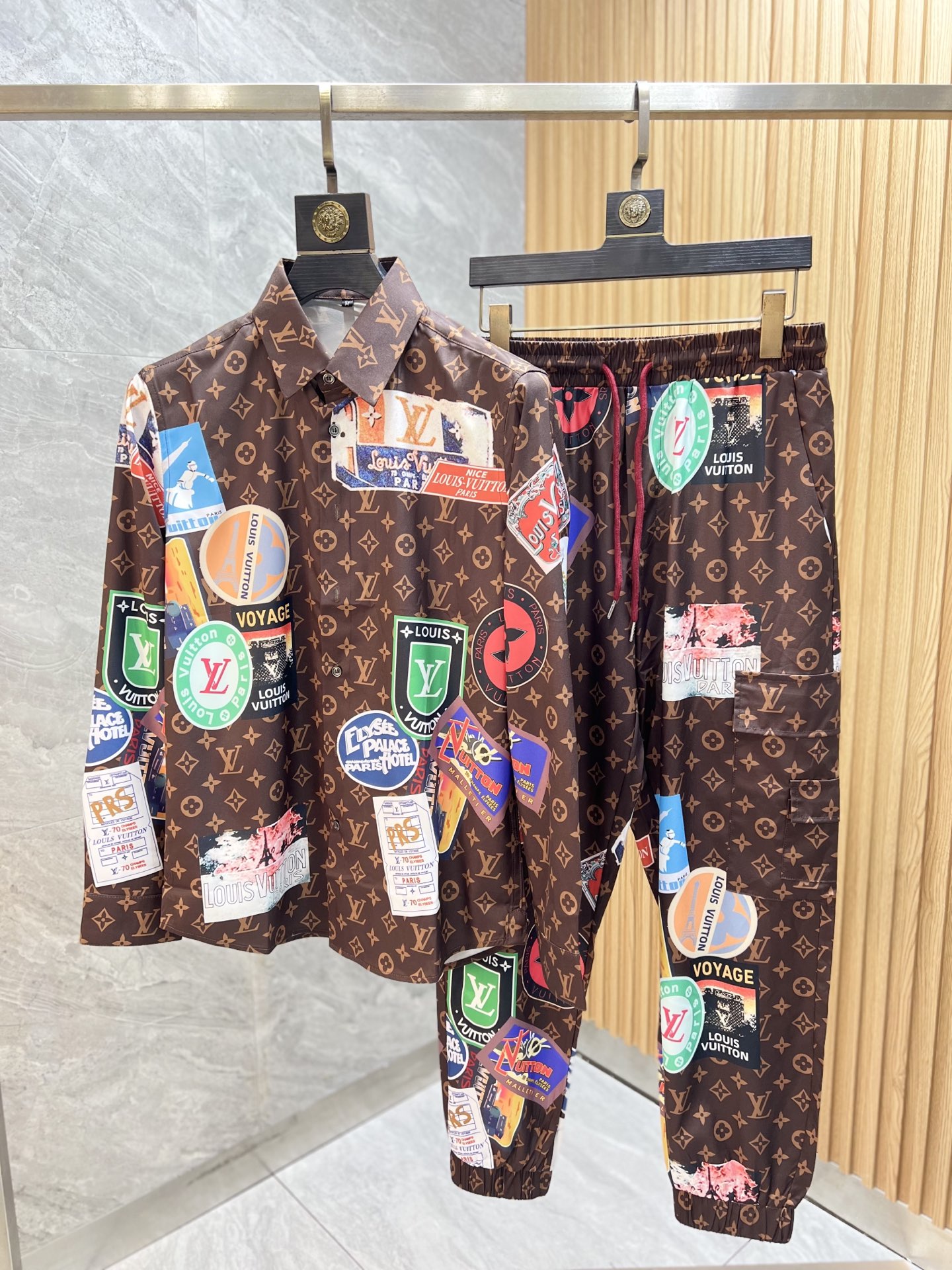 NO:540009,Louis Vuitton 2025 Spring and Summer New Products, Complete Three Standards, Home Suit, Pajama Set, Good Products, Don't need to introduce too much, Look at the details, Counter Code M-4XL / 140 Upper Body L,, louis vuitton, alexander wang19860909路易威登 2025春夏新品 三标齐全 家居服睡衣套装 好货不用过多介绍 看细节 专柜码数M-4XL /140上身L,,louis vuitton,alexander wang,Men's clothing