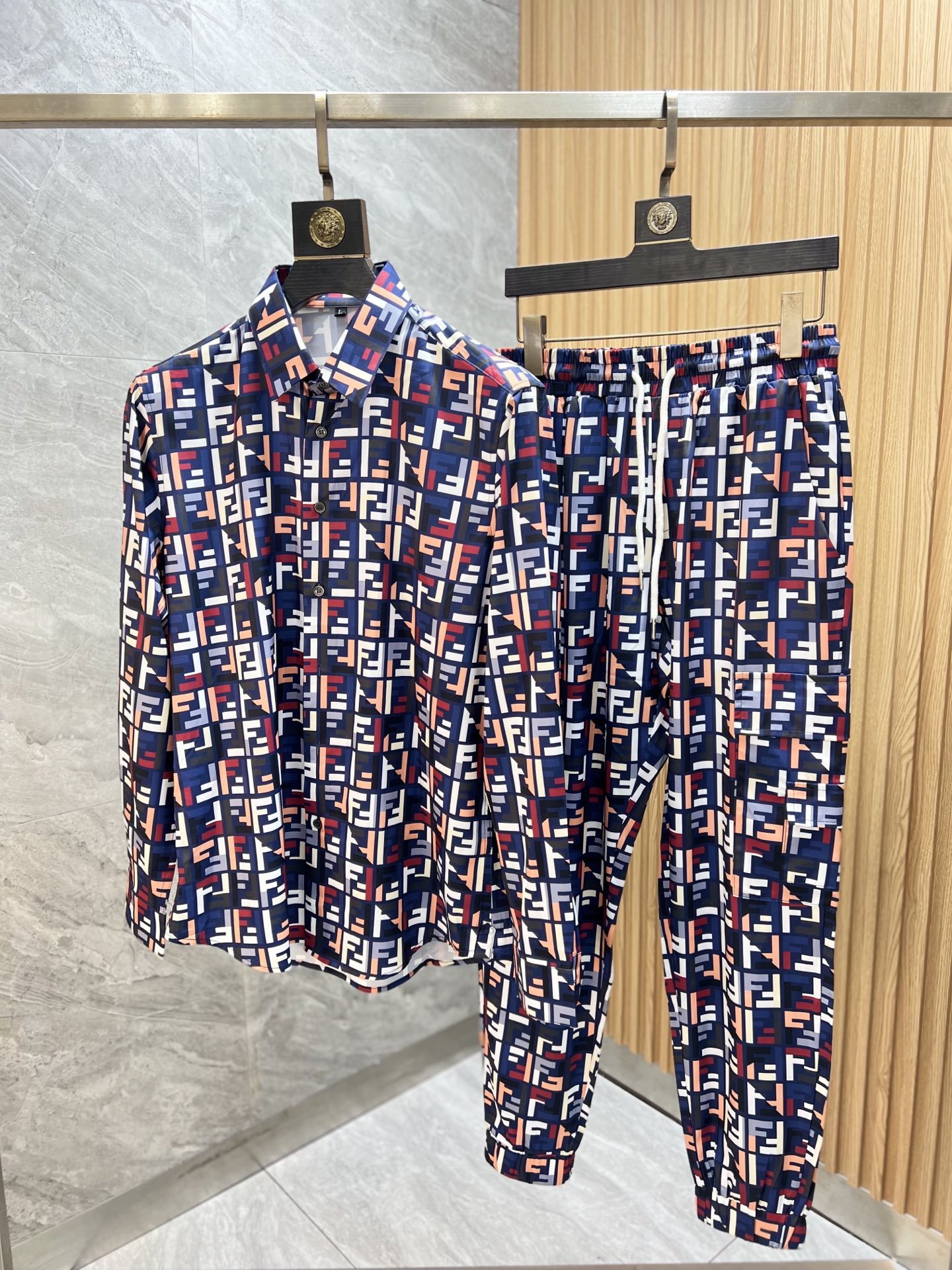 NO:540021,Fendi/Fendi 2025 spring and summer new products, complete three standards, home clothes and pajamas sets, don’t need to introduce too much good products, look at the details, counter number M-4XL /140 upper body L,,fendi,fendi,alexander wang19860909Fendi/芬迪 2025春夏新品 三标齐全 家居服睡衣套装 好货不用过多介绍 看细节 专柜码数M-4XL /140上身L,,fendi,fendi,alexander wang,Men's clothing