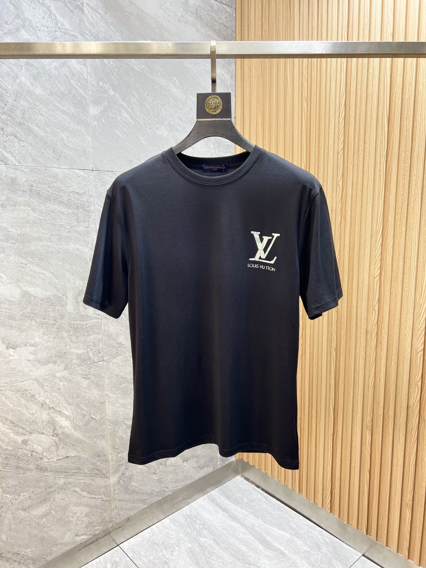 NO:933800,LV/Louis Vuitton 2026 spring and summer new products, complete with three labels, mercerized cotton round neck short-sleeved T-shirt, good product without too much introduction, look at the details, counter size M-XXXL 175/140 recommended L,, louis vuitton, louis vuitton, T-shirt, tees, t-shirt,19860909LV/路易威登 2026年春夏新品上新 三标齐全 丝光棉圆领短袖T恤 好货不用过多介绍 看细节 专柜码数M-XXXL 175/140建议L,,louis vuitton,louis vuitton,T-shirt,tees，t-shirt,,Men's clothing