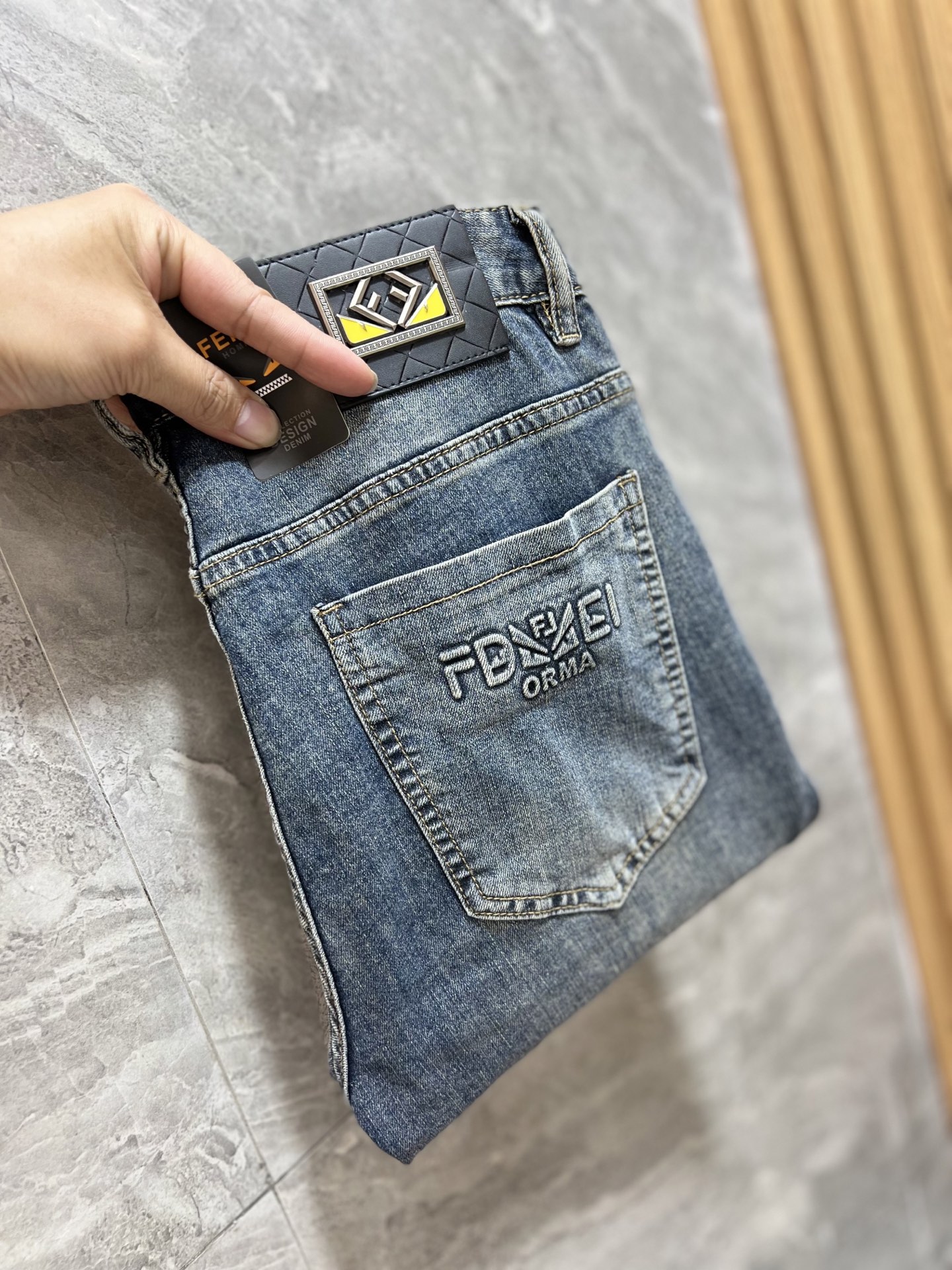 NO:140240,Fendi/Fendi 2025 Spring and Summer New Products, Complete Three Standards, Jeans, Don’t need to introduce too much good products, look at the details, the counter number is 29-38 / 140 upper body 32,,fendi,fendi,jeans,alexander wang19860909Fendi/芬迪 2025春夏新品 三标齐全 牛仔裤 好货不用过多介绍 看细节 专柜码数29-38 /140上身32码,,fendi,fendi,jeans,alexander wang,Men's clothing