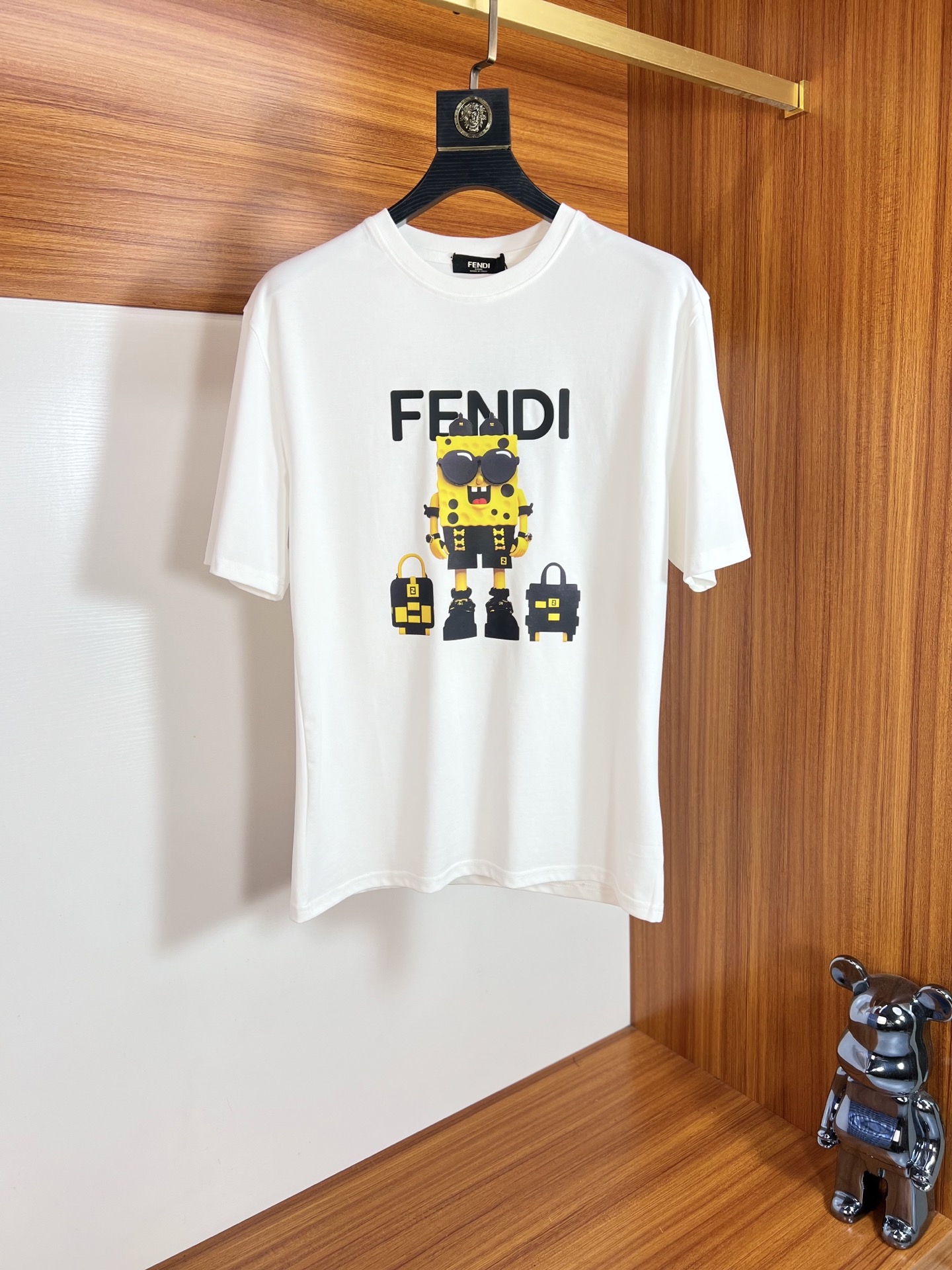 NO:482879,Fendi/Fendi 2025 new spring and summer products are available in new products, complete three standards, mercerized cotton round neck short-sleeved T-shirt. Don’t need to introduce too much good products. Look at the details. Counter code M-XXXL 175/140 Suggestions, L, fendi, fendi, T-shirt, tees, t-shirt, alexander wang19860909Fendi/芬迪 2025年春夏新品上新 三标齐全 丝光棉圆领短袖T恤 好货不用过多介绍 看细节 专柜码数M-XXXL 175/140建议L,,fendi,fendi,T-shirt,tees，t-shirt,alexander wang,Men's clothing
